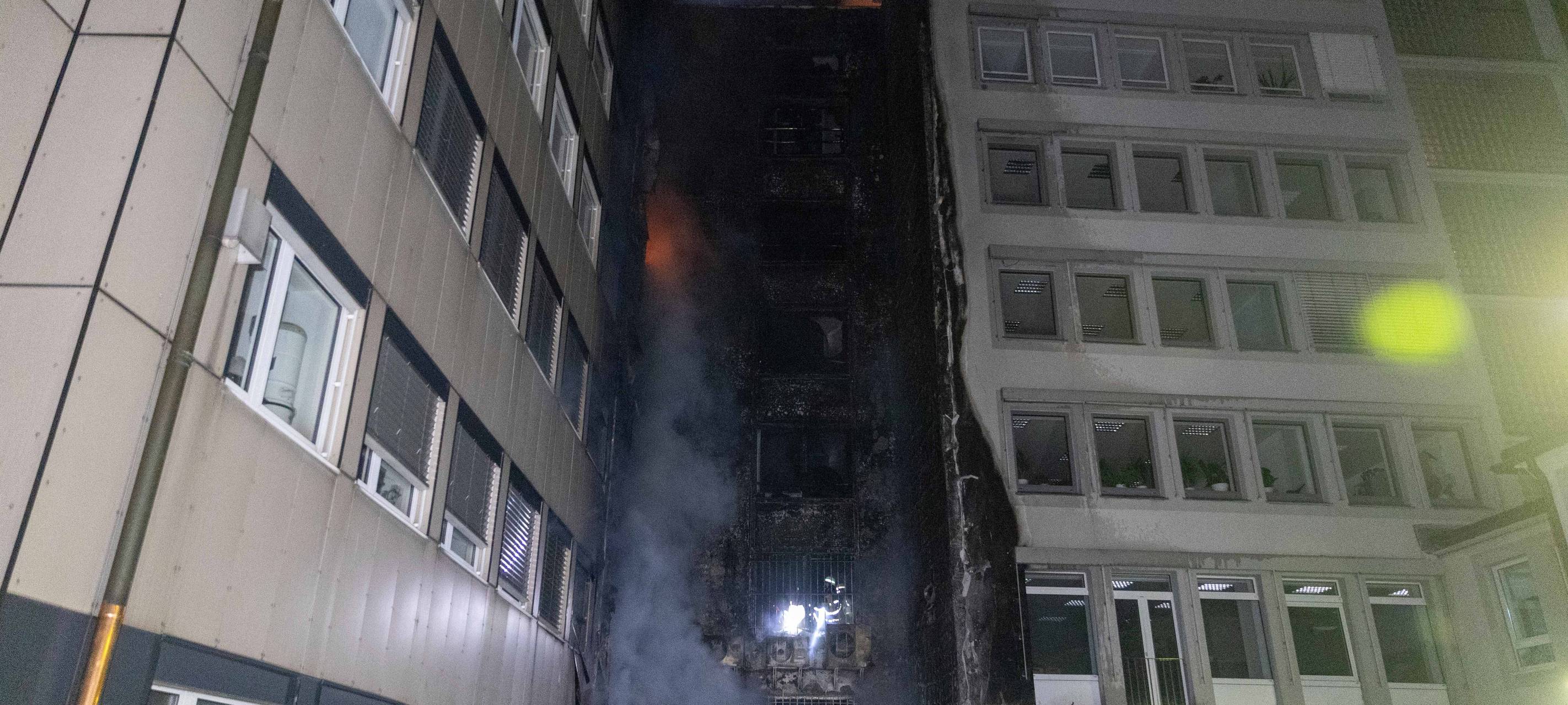 Großbrand in Essen: Fassade massiv in Flammen