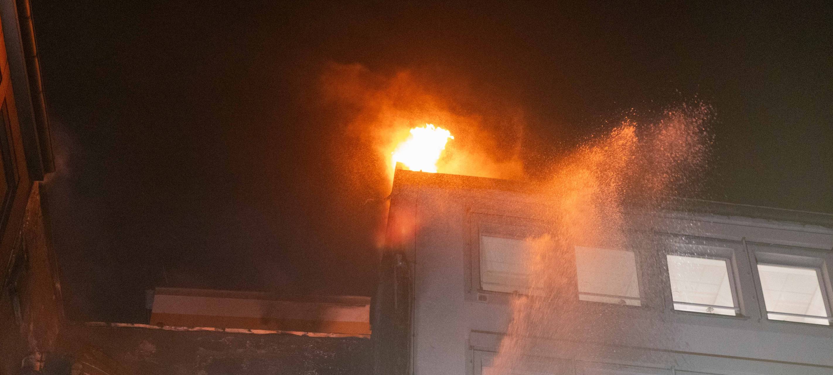 Großbrand in Essen: Fassade massiv in Flammen