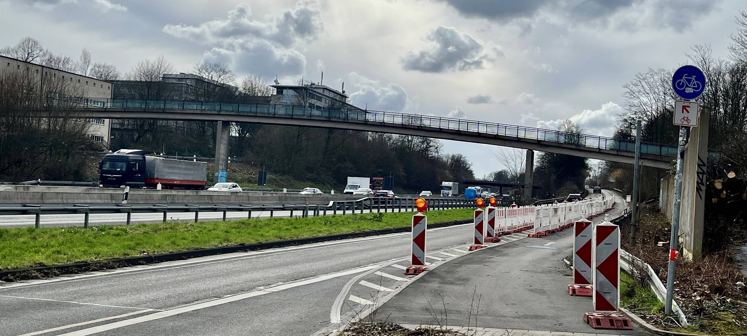 A52 in Essen gesperrt - neue Brücke über der Autobahn!