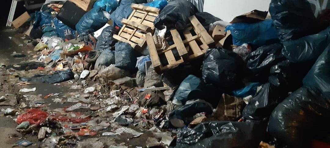 Müllberg in Werderstraße in Essen