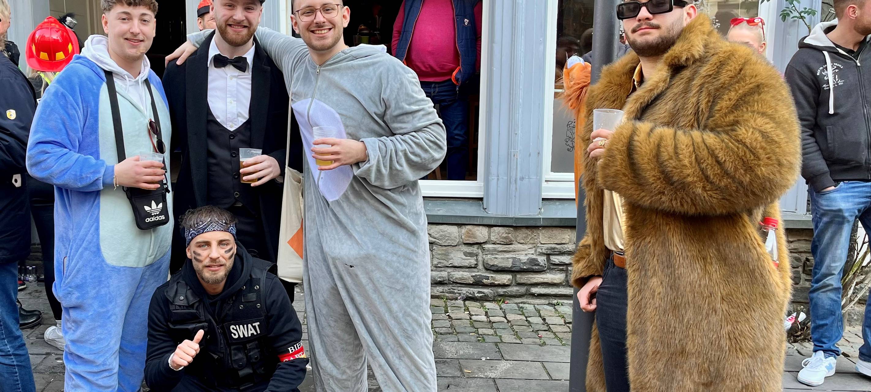 Karneval in Essen: Kettwig feiert im Sonnenschein