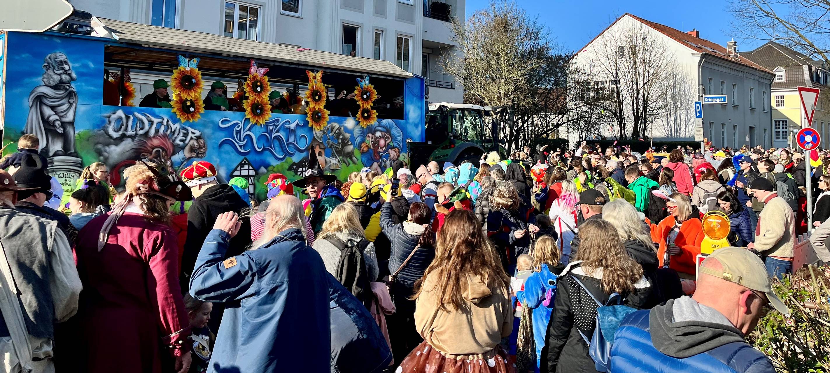 Karneval in Essen: Kettwig feiert im Sonnenschein