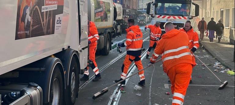 Entsorgungsbestriebe Essen räumen nach Karneval auf