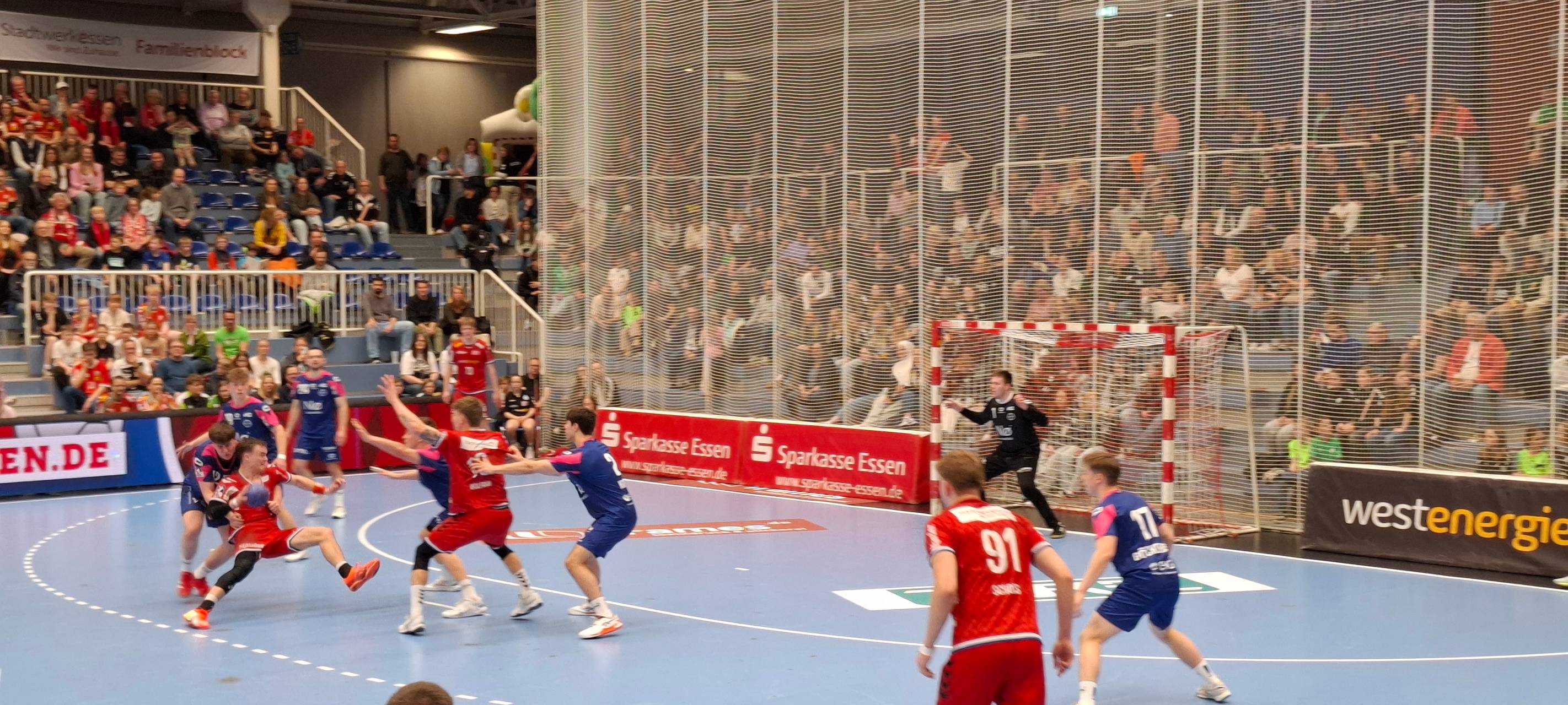 TUSEM Essen gewinnt wichtige Punkte im Abstiegskampf.