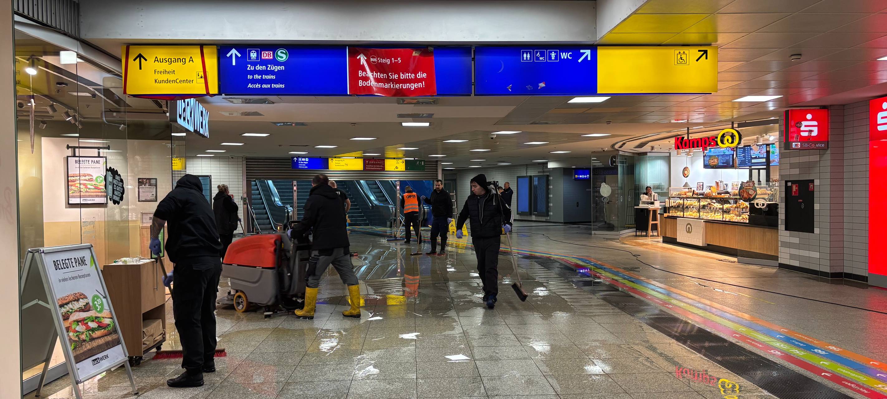Wasserrohrbruch in Essen - Geschäfte unter Wasser