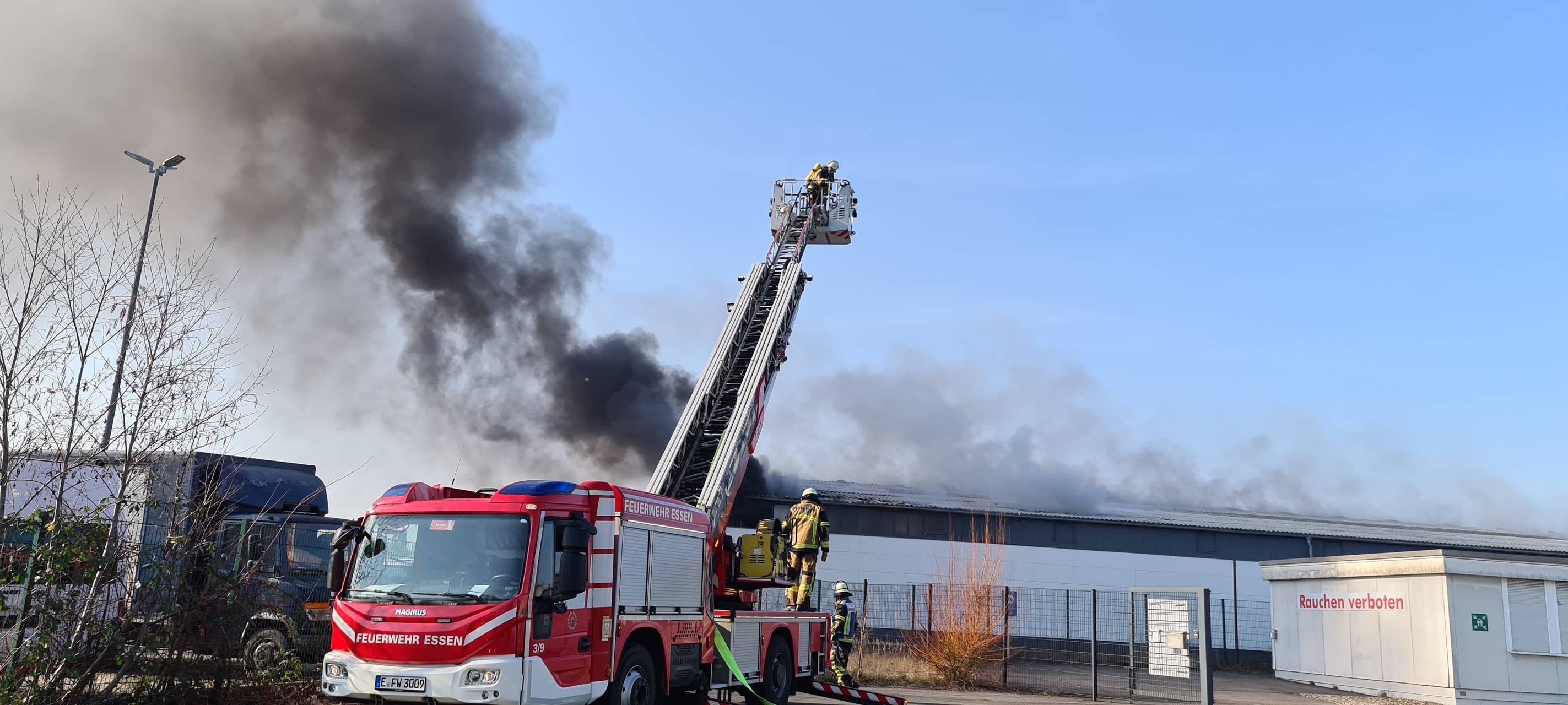 Feuer in Essen: Größerer Brand in einem Gewerbegebiet
