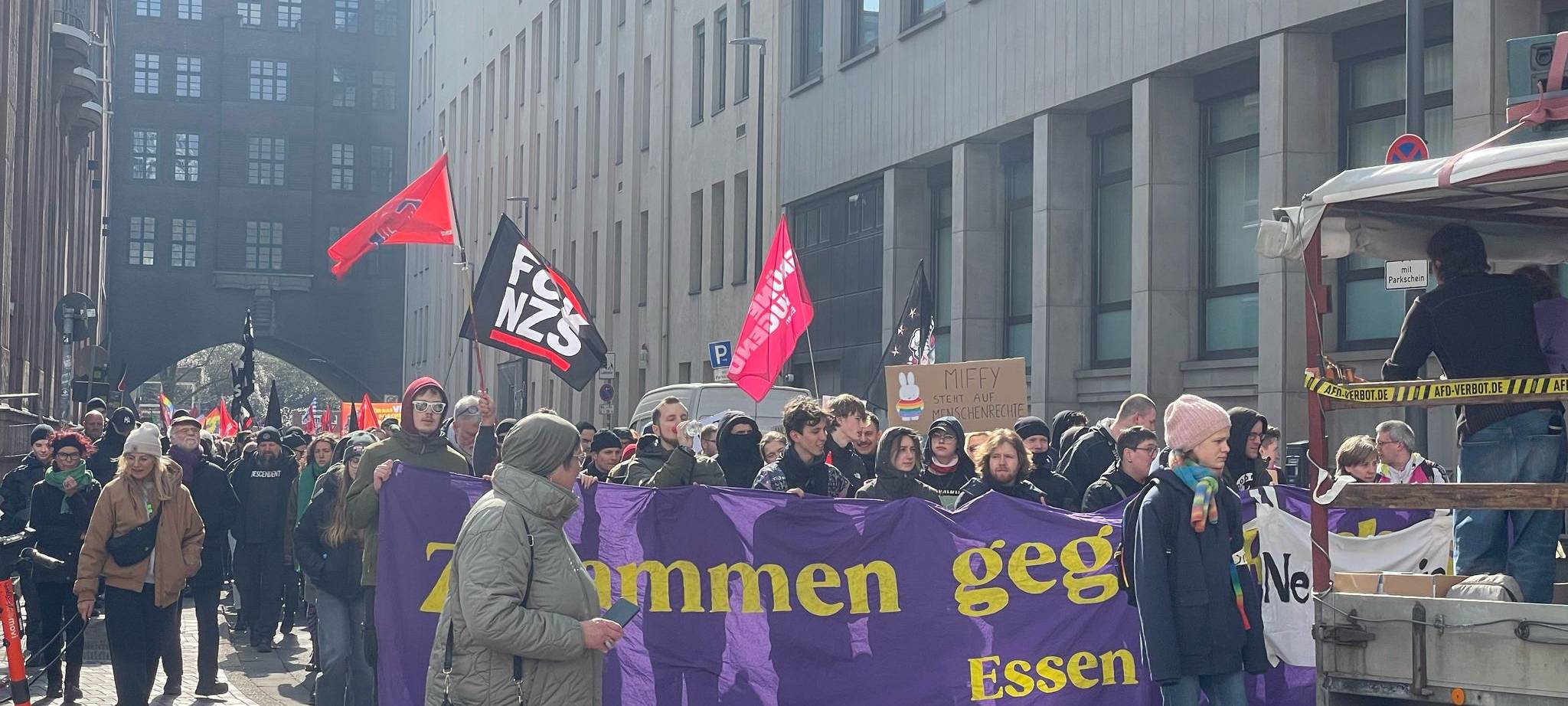 Polizei Essen mit Großaufgebot: Nazi-Demo und Hochrisikospiel