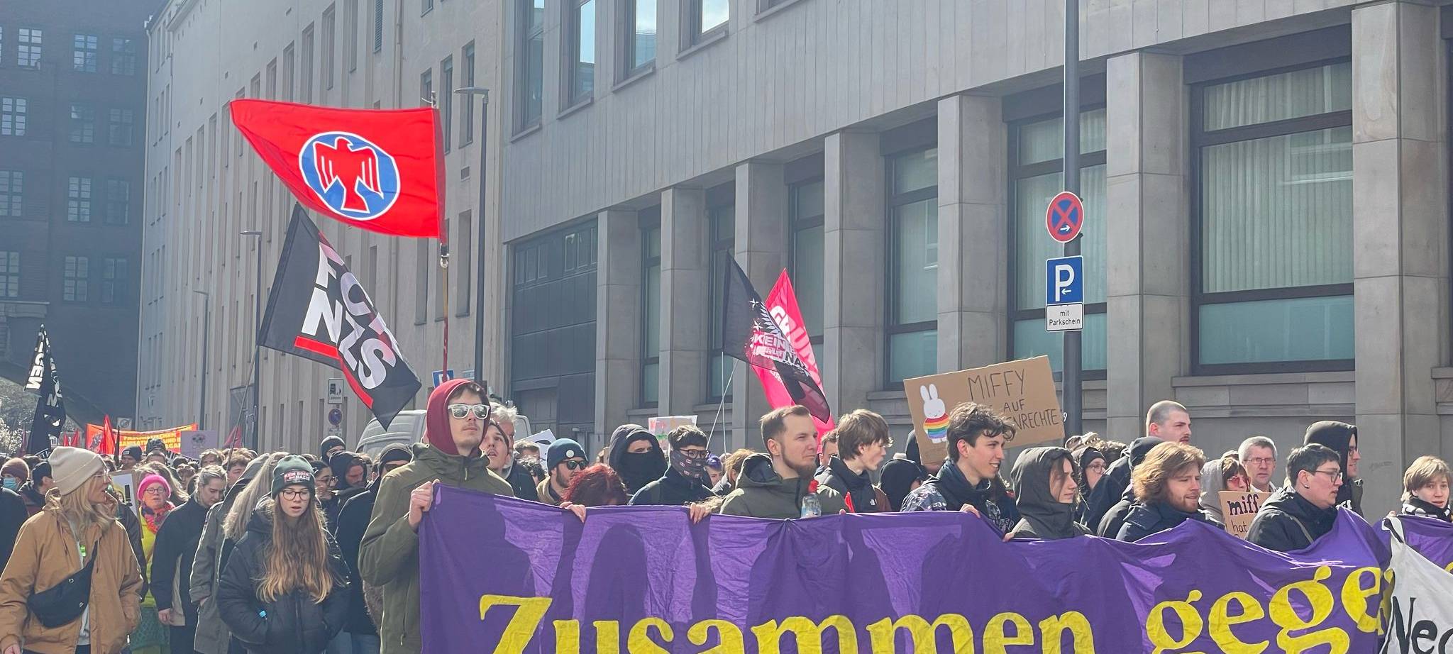 Polizei Essen mit Großaufgebot: Nazi-Demo und Hochrisikospiel