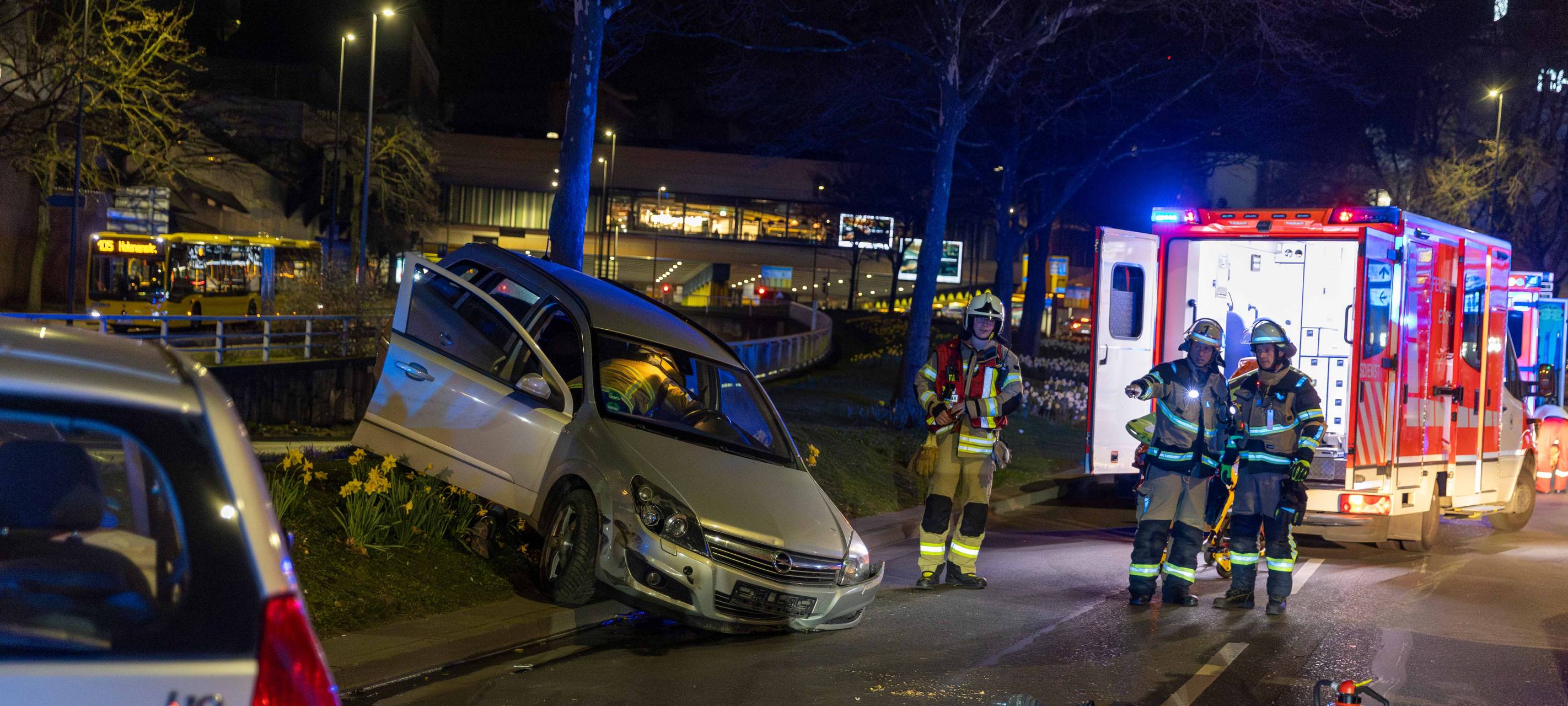 Illegales Autorennen in Essen endet mit Unfall
