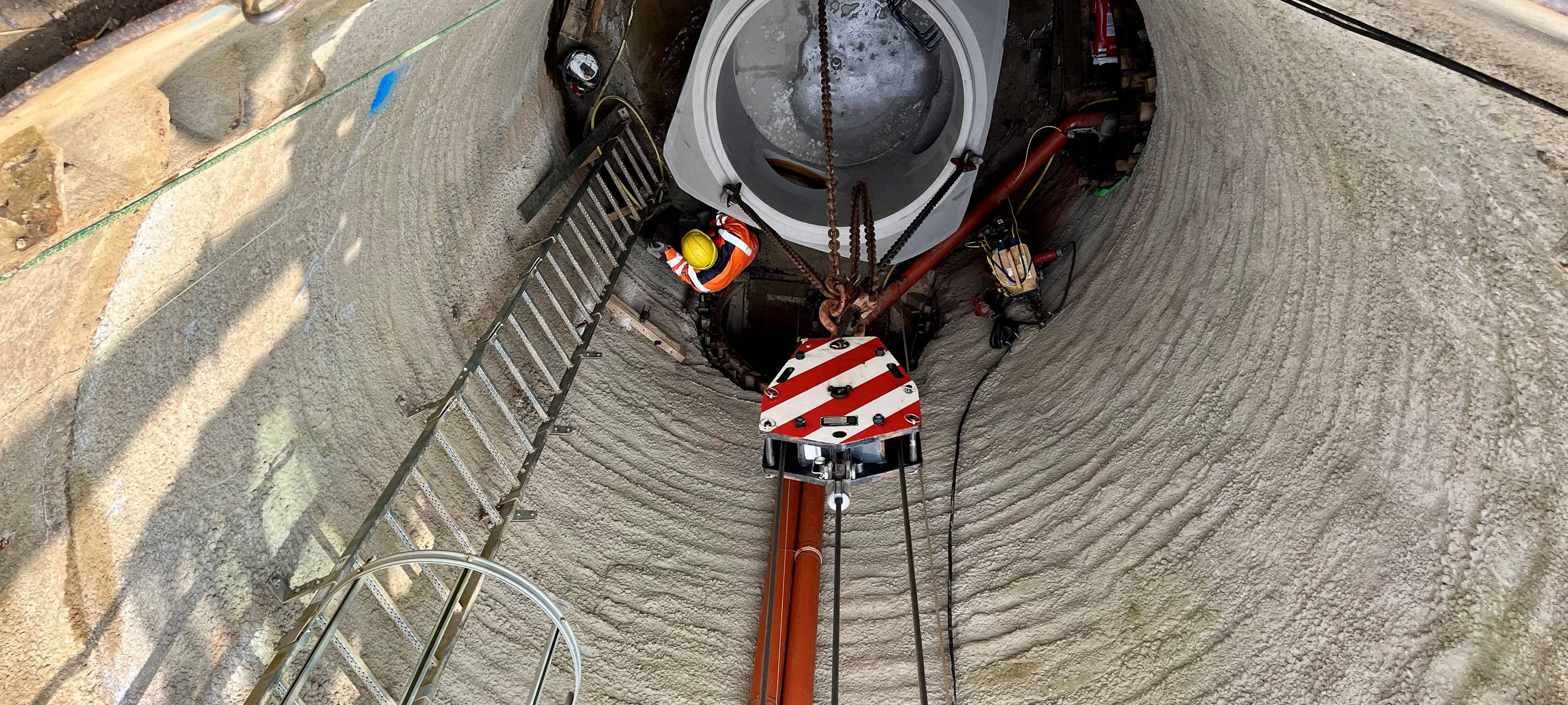 Stadtwerke Essen bauen tonnenschweren Schacht