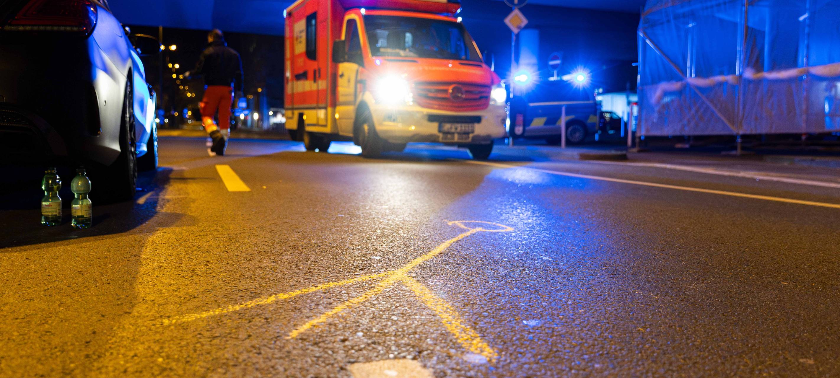 Unfall in Essen - Mann landet auf der Windschutzscheibe
