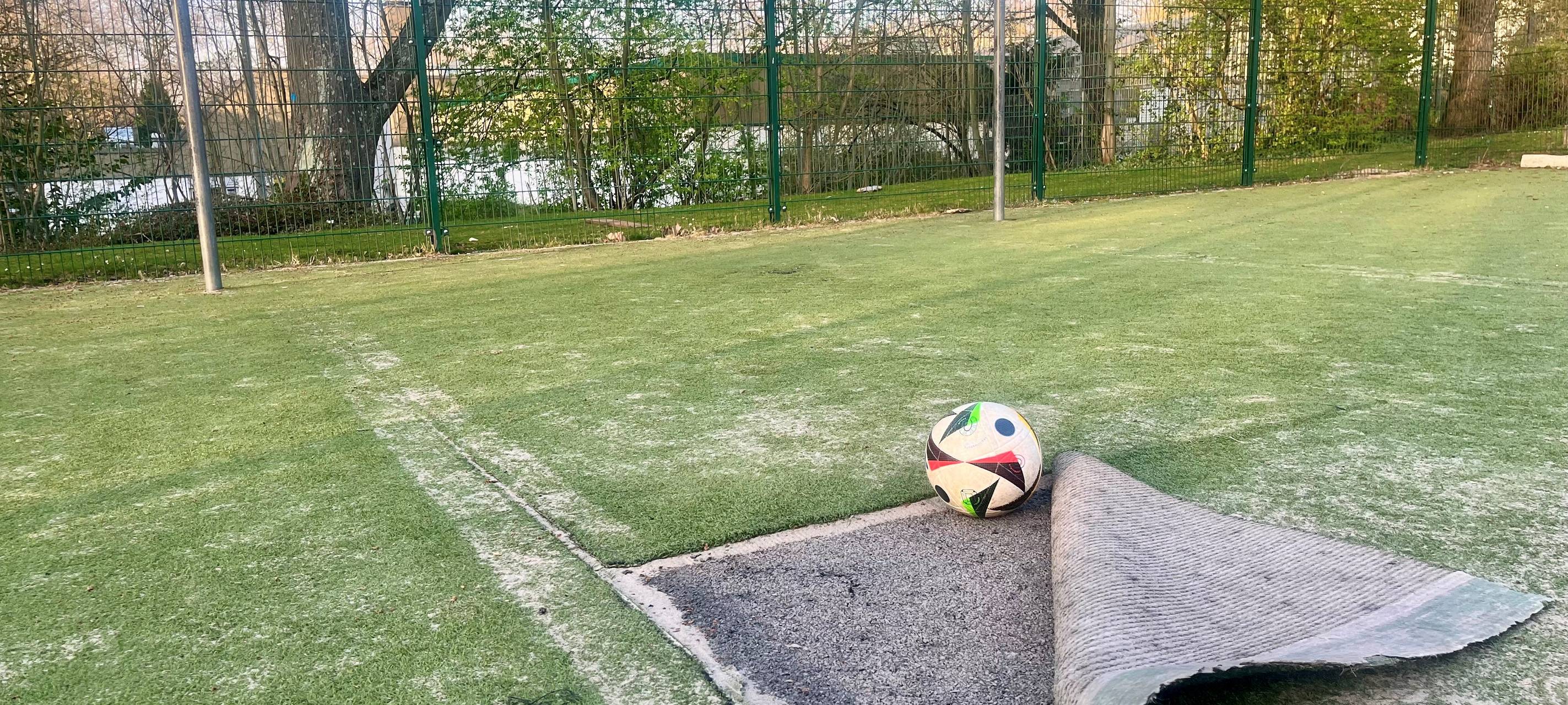 Absurdes aus Essen: Bolzenschneider am Bolzplatz