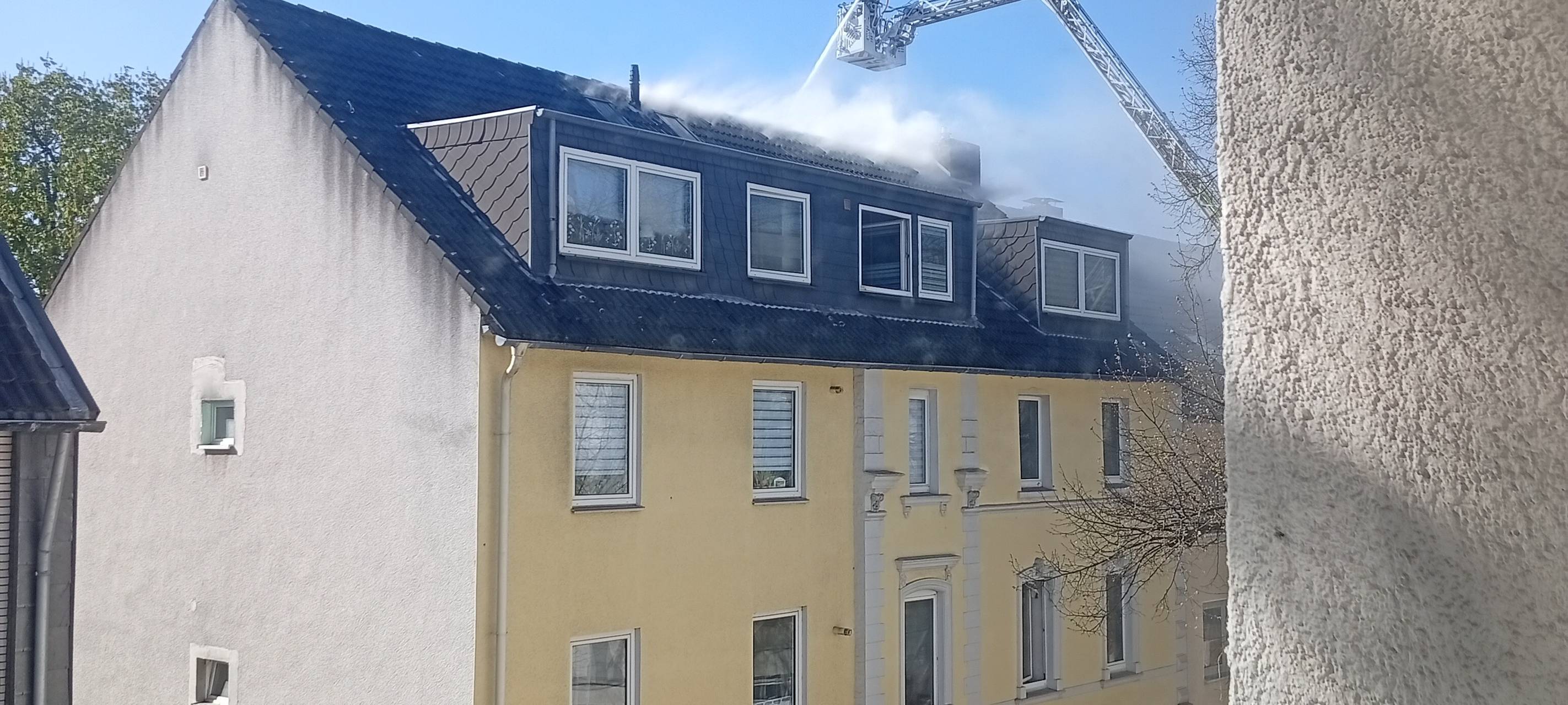 Feuerwehr Essen muss zu zwei Bränden gleichzeitig ausrücken