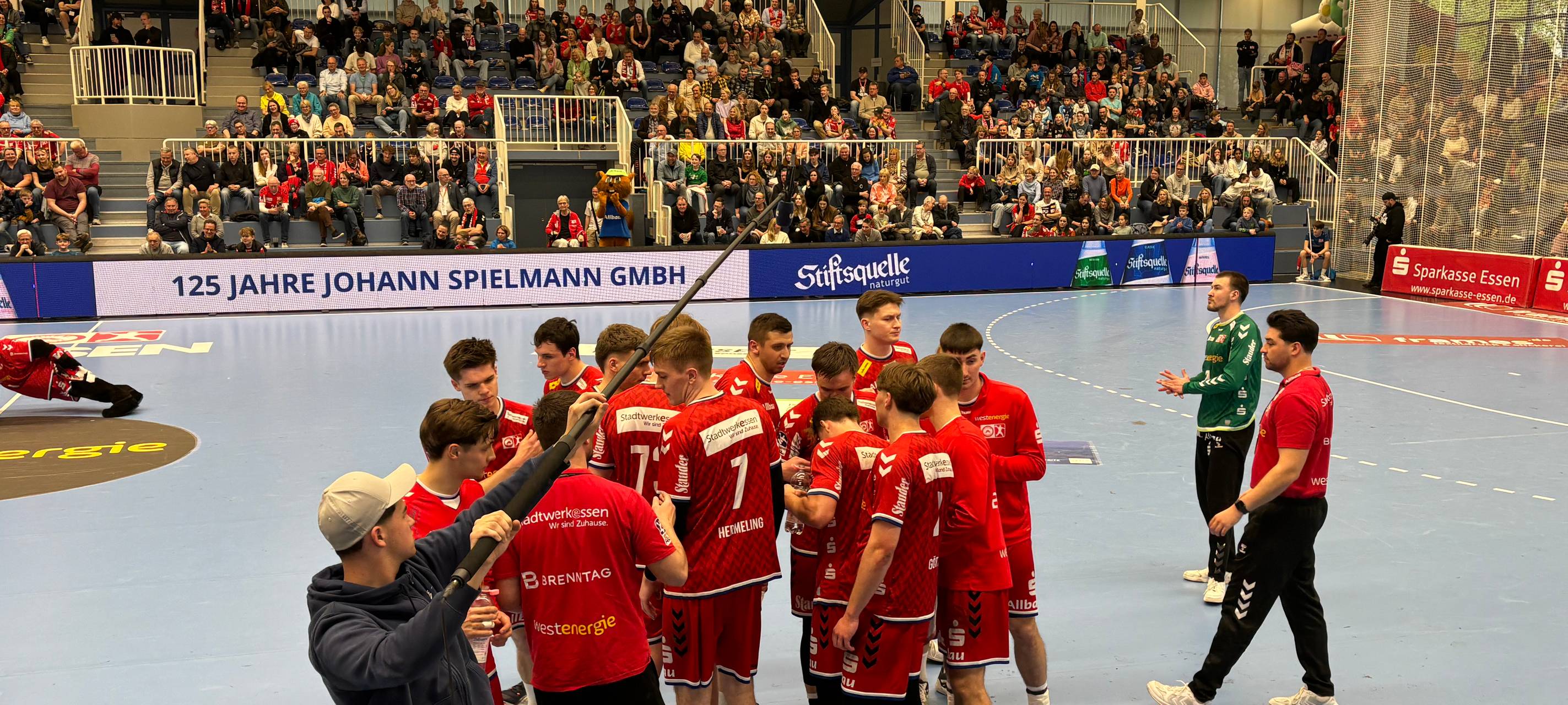 TUSEM-Trainer Daniel Haase mit der Auszeit.