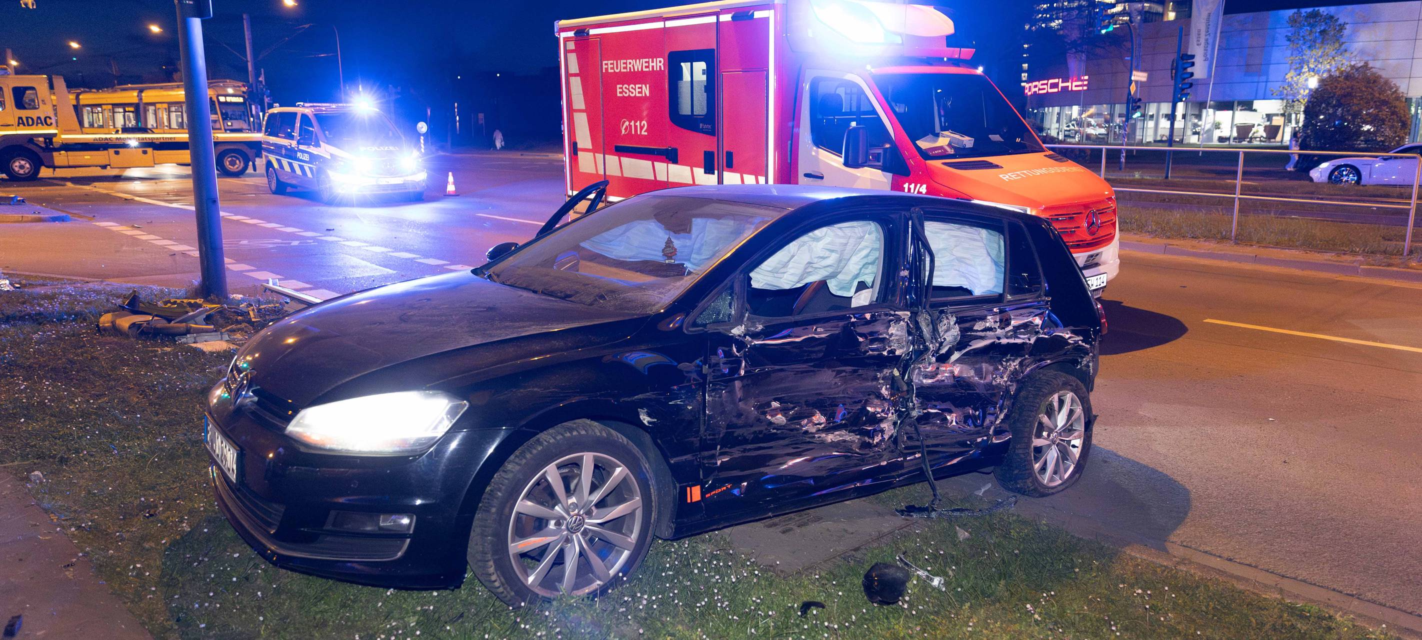 Schwerer Unfall in Essen - wichtige Straße gesperrt