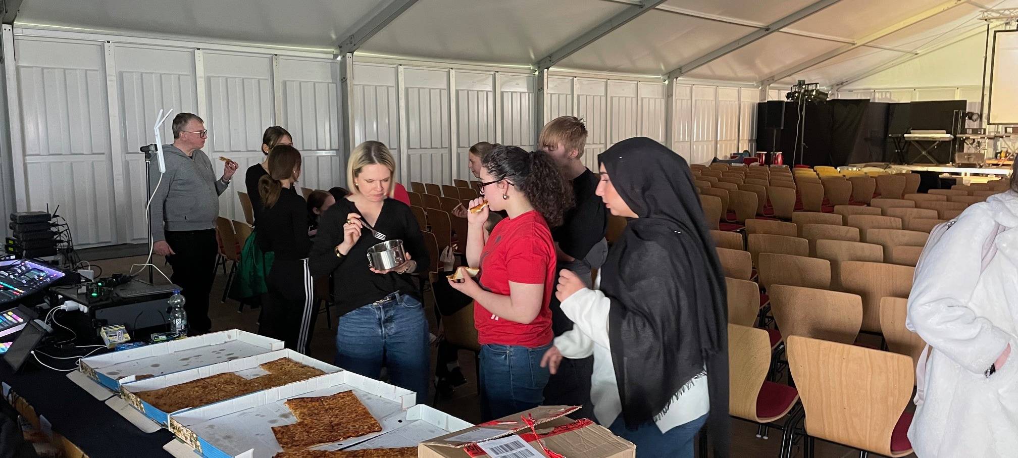 Schule in Essen bekommt großes Festzelt
