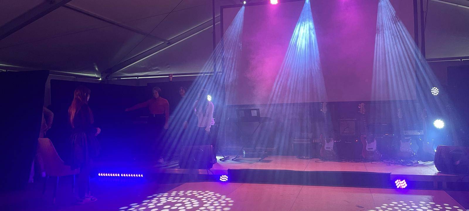 Schule in Essen bekommt großes Festzelt