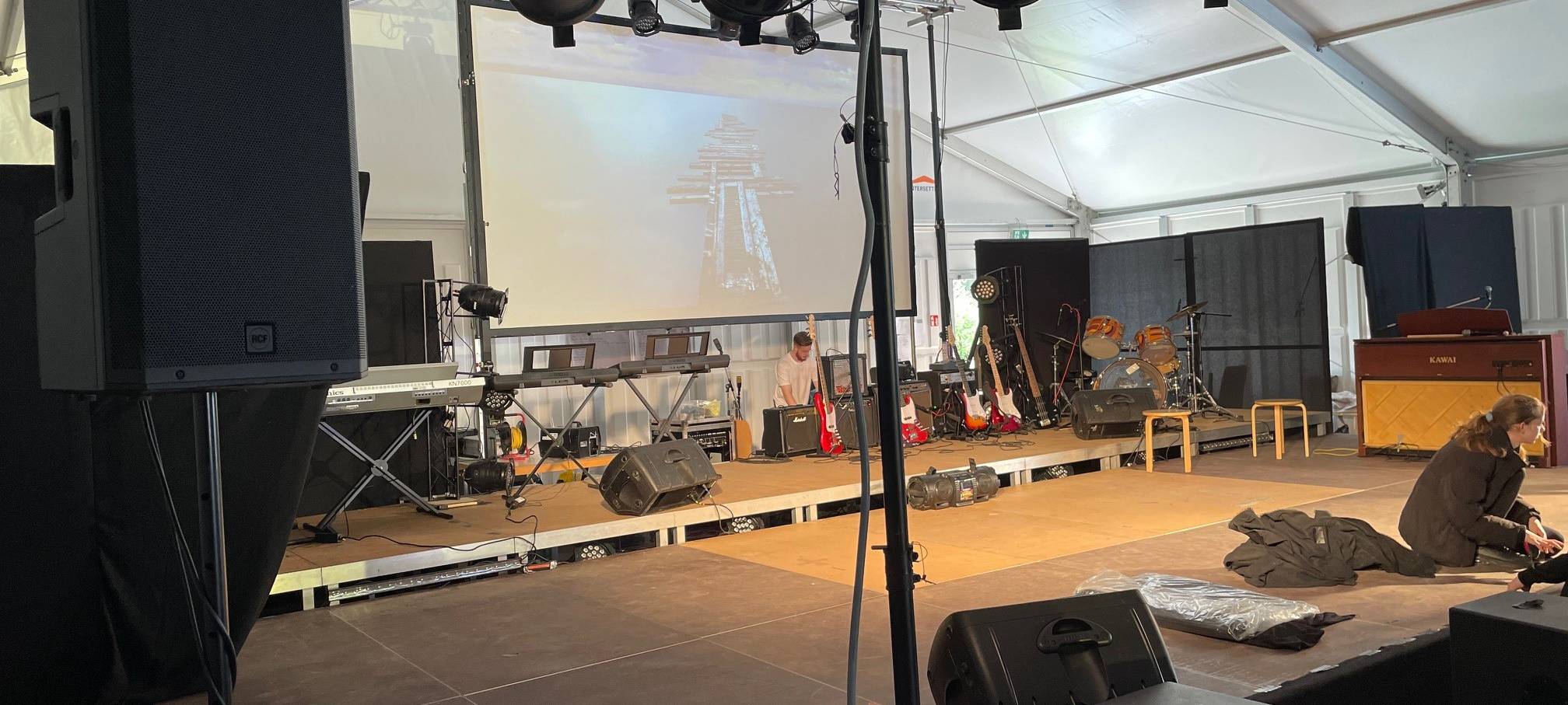 Schule in Essen bekommt großes Festzelt