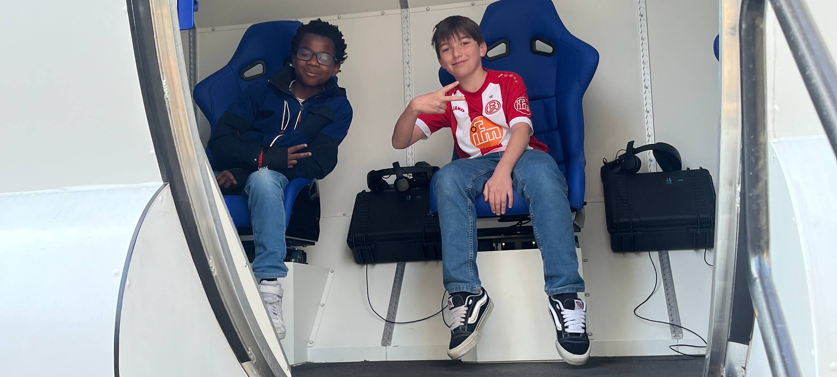 Rakete in Essen - Schüler fliegen virtuell zum Mond