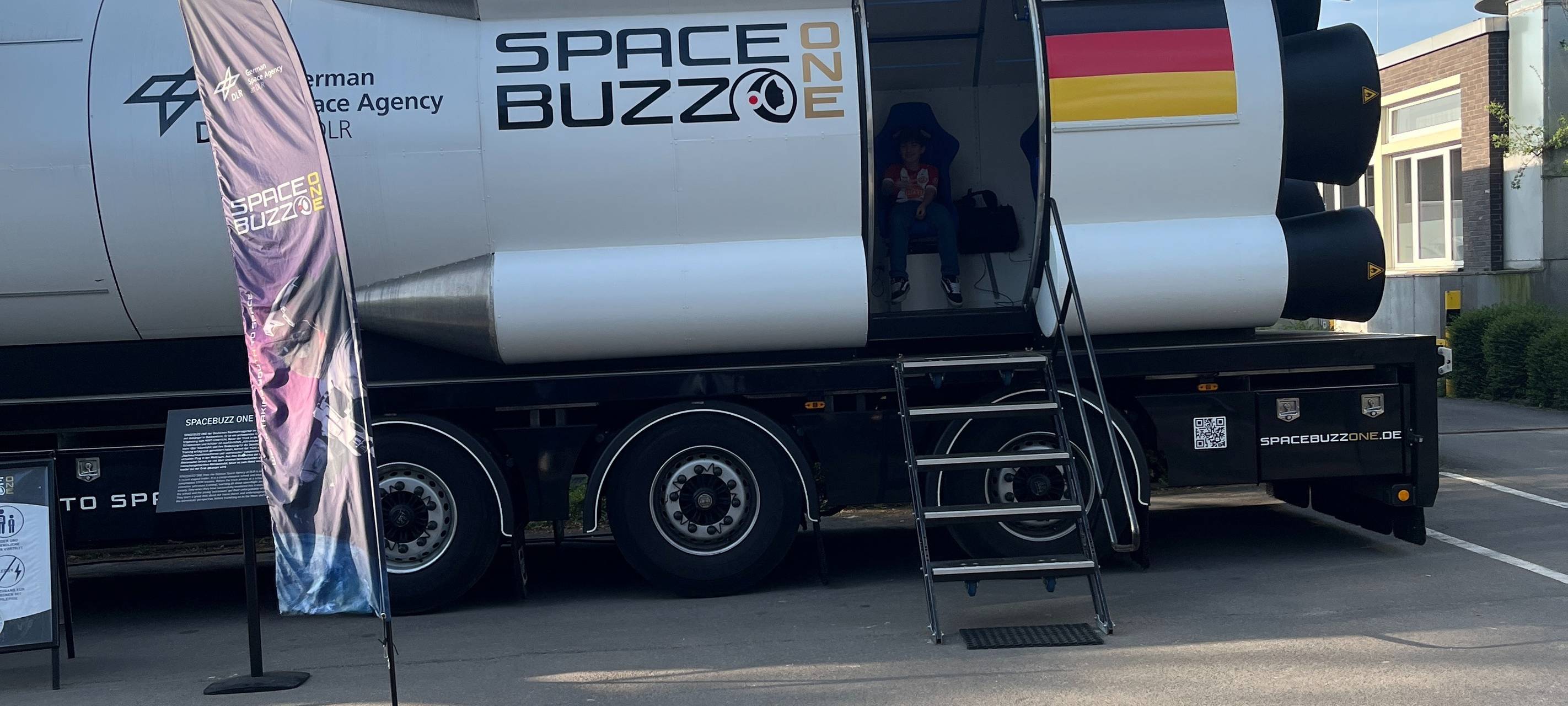 Rakete in Essen - Schüler fliegen virtuell zum Mond