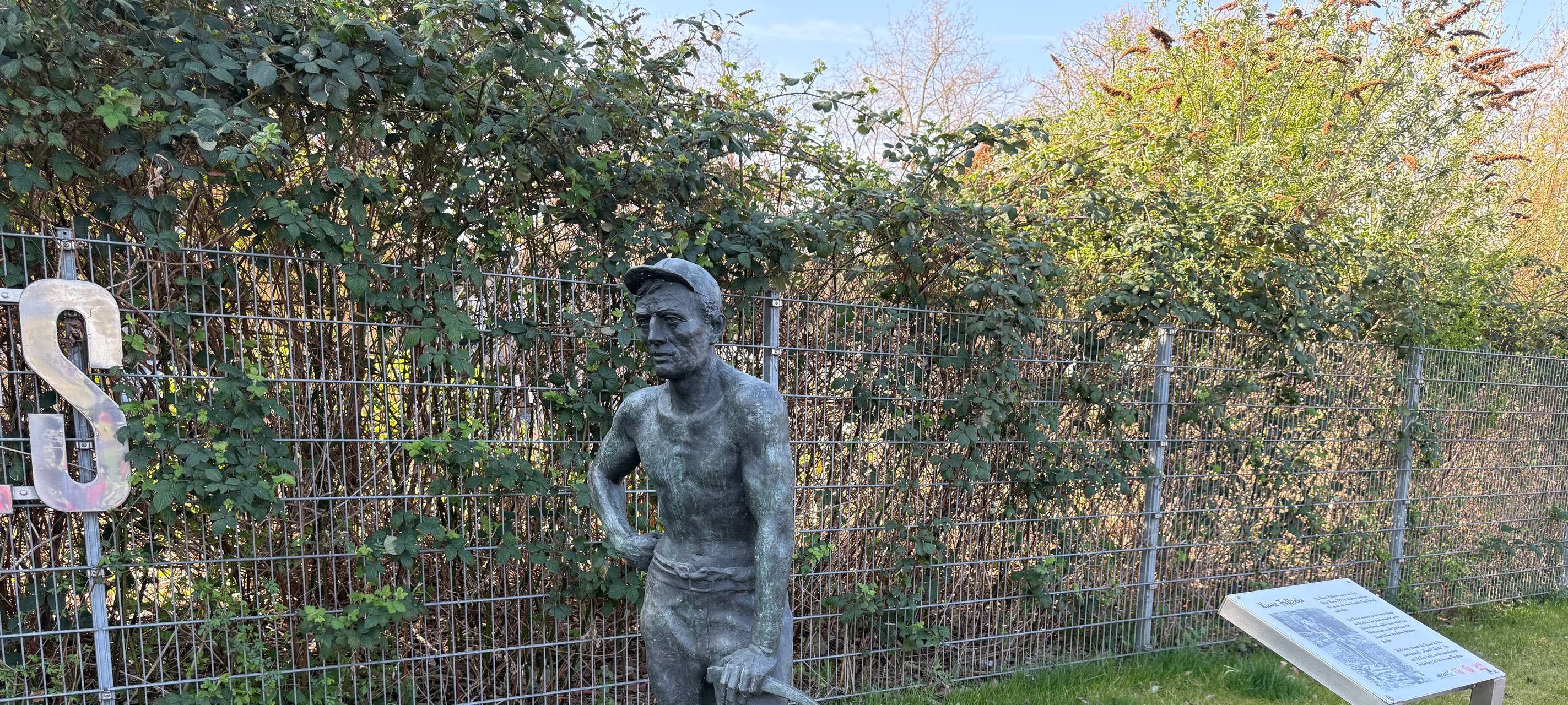 Becherspende bei RWE-Spiel in Essen: Alte Tribüne soll nachgebaut werden