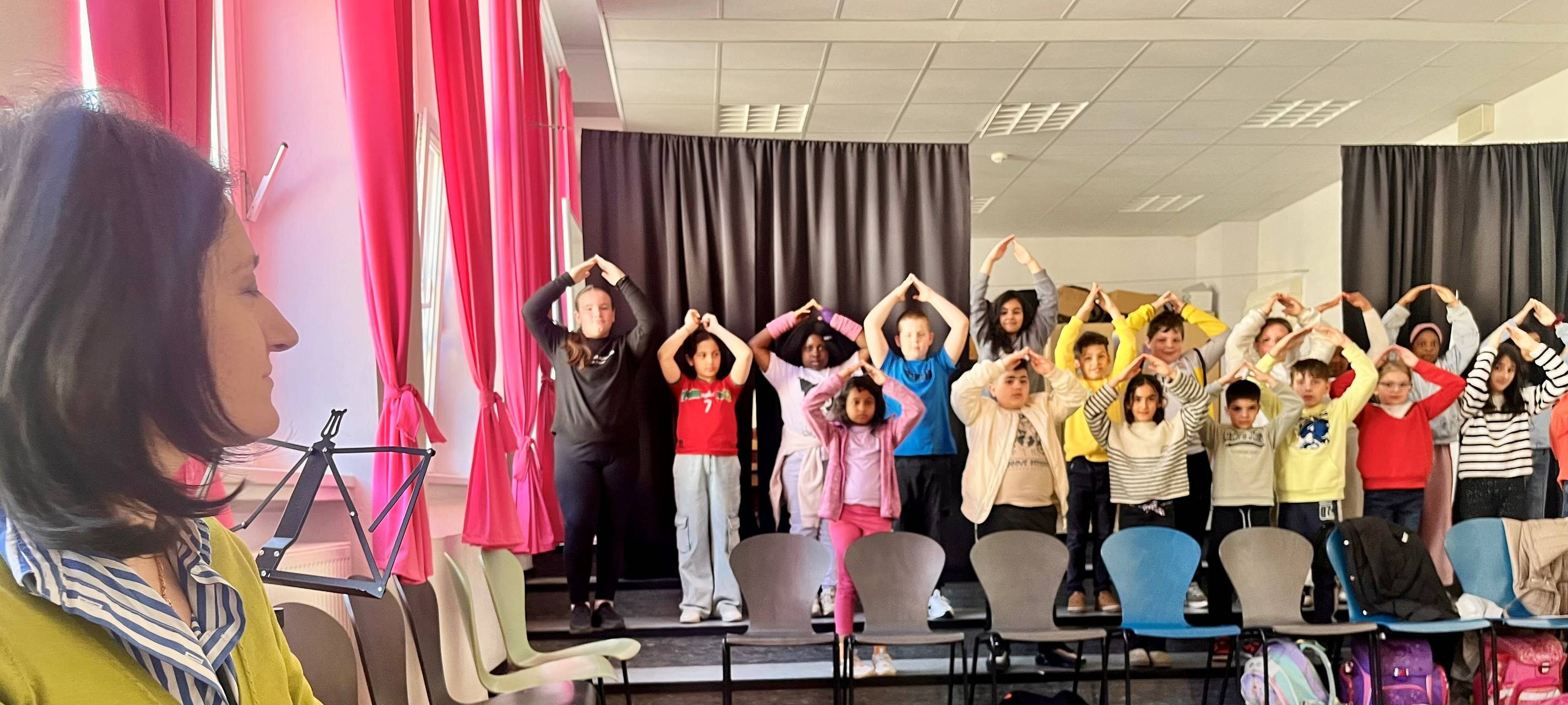 Kinder aus Essen singen über 80 Jahre Frieden