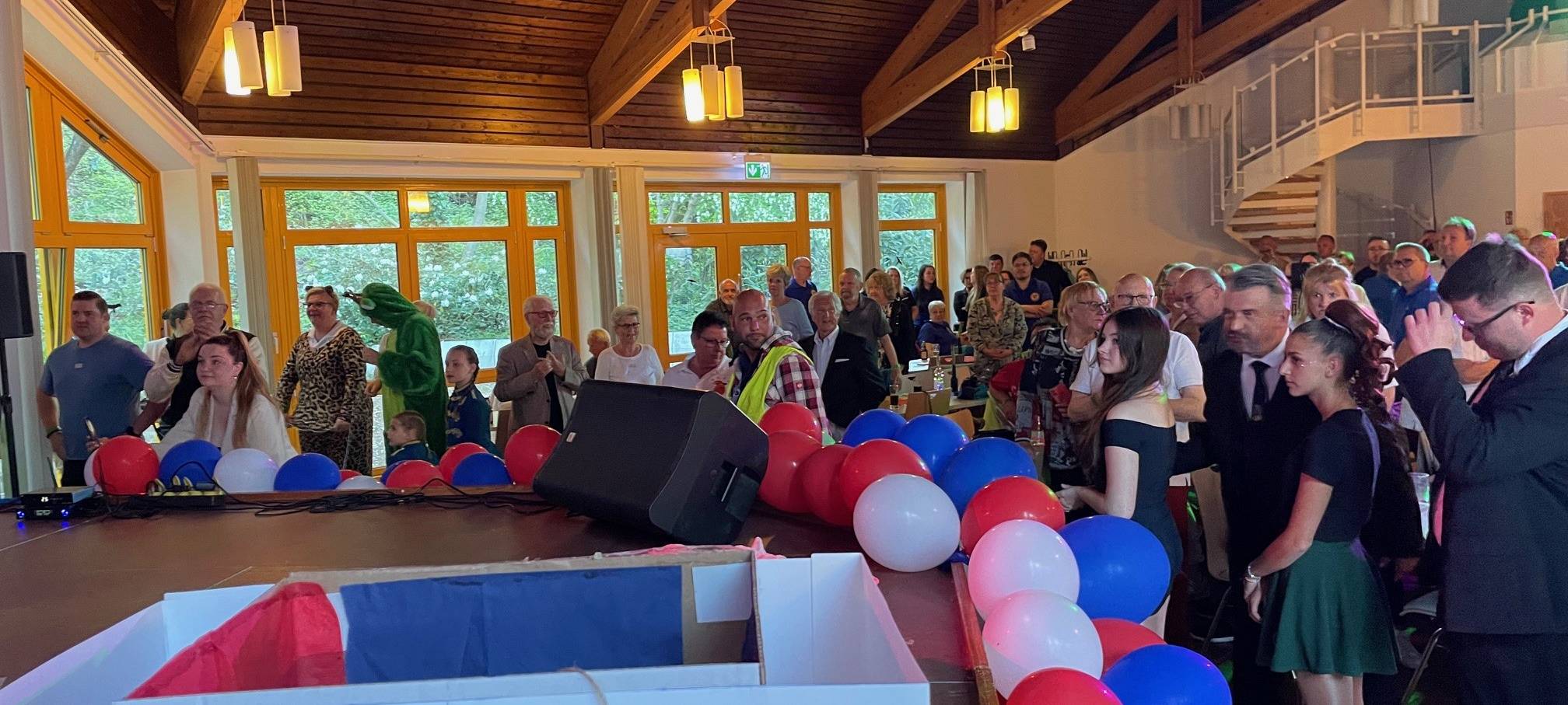 Riesen Stimmung in Essen beim Mini-Karnevalsumzug