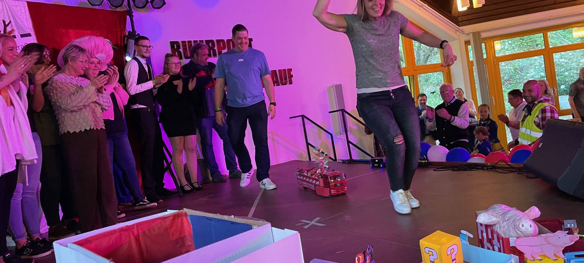 Riesen Stimmung in Essen beim Mini-Karnevalsumzug