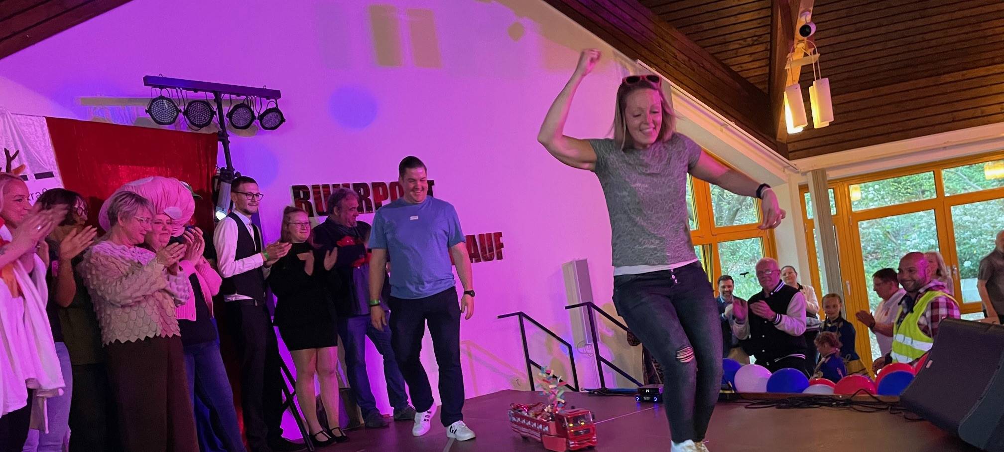 Riesen Stimmung in Essen beim Mini-Karnevalsumzug