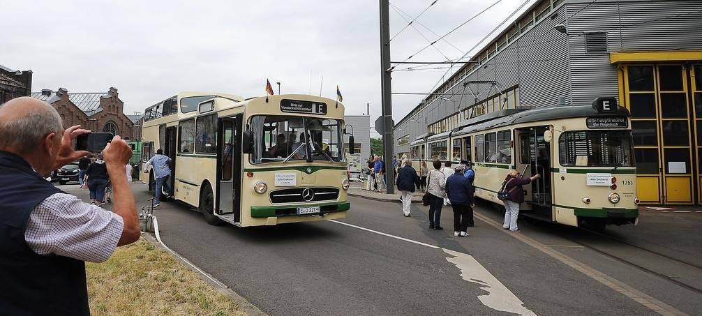 Historische Straßenbahn in Essen zum Frohnhauser Mai