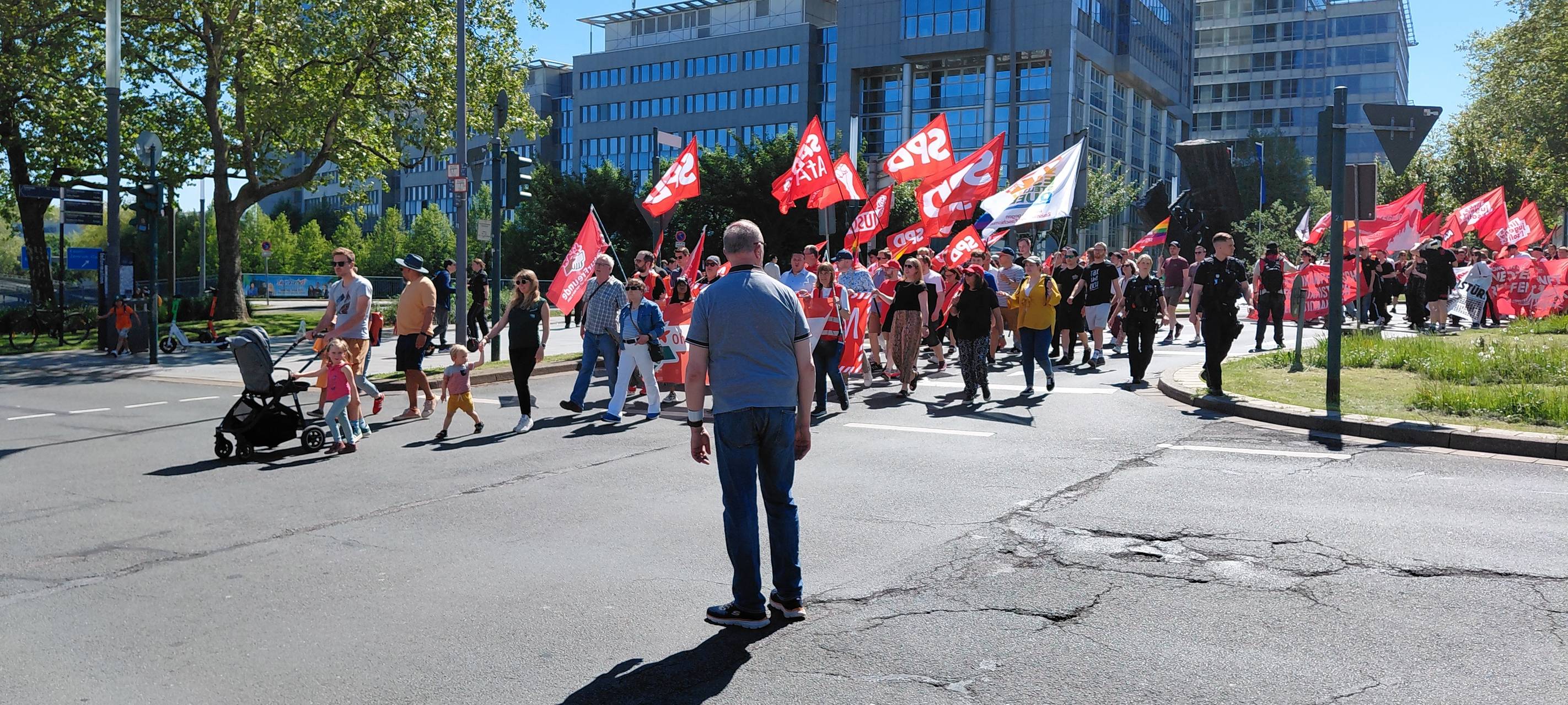 1. Mai-Demo: Essen demonstriert zum Tag der Arbeit