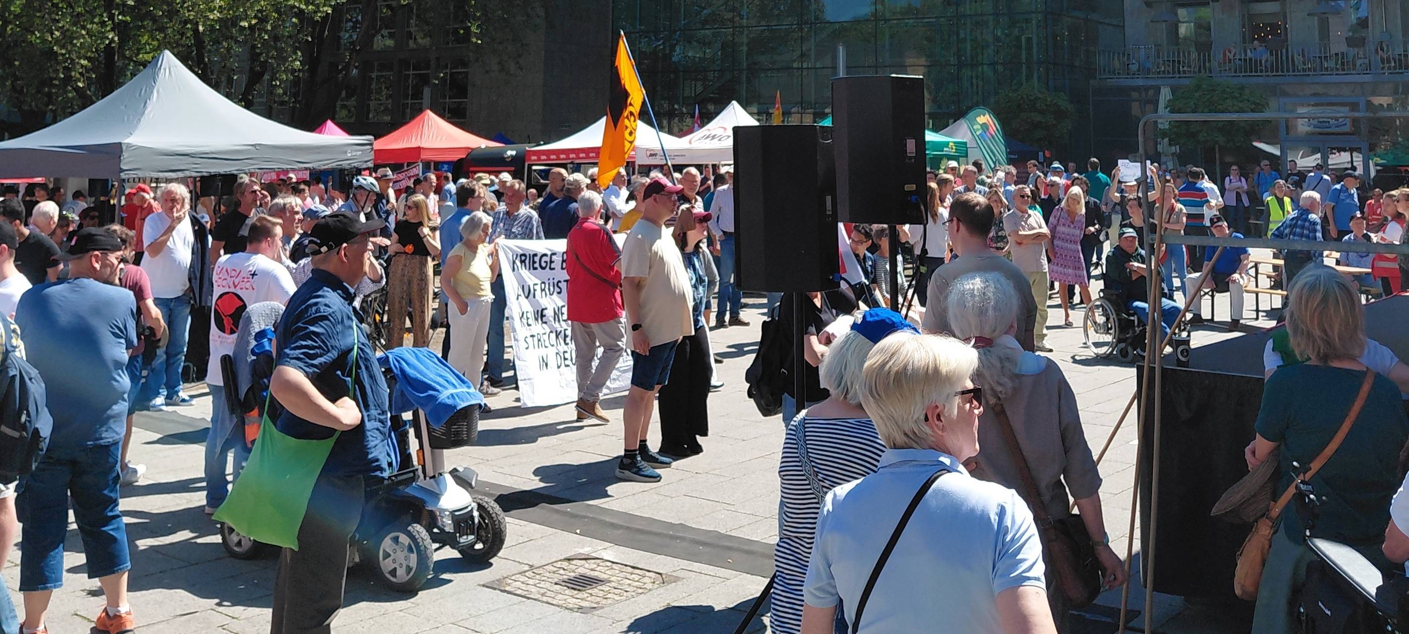 1. Mai-Demo: Essen demonstriert zum Tag der Arbeit