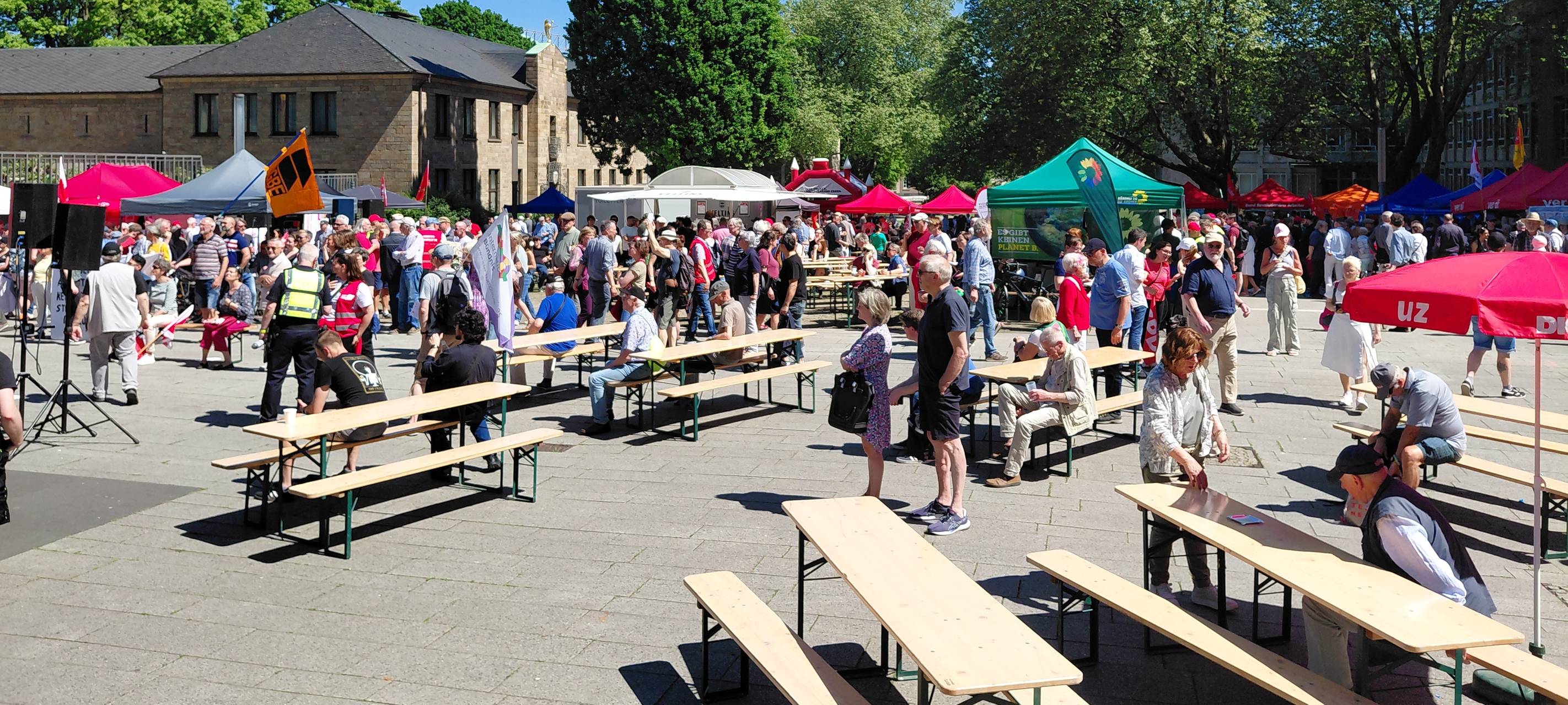 1. Mai-Demo: Essen demonstriert zum Tag der Arbeit