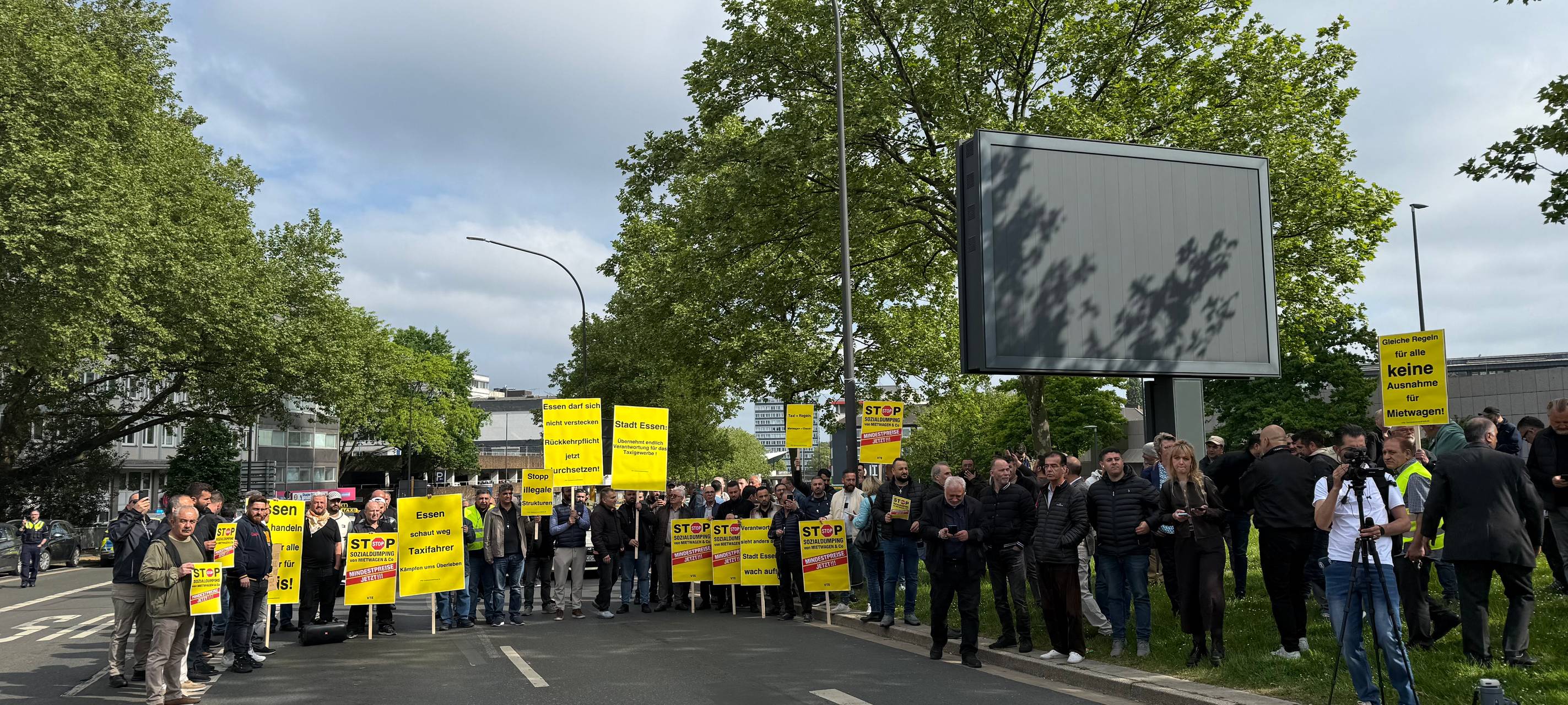 Taxi-Demo in Essen: "Wir kämpfen um unsere Existenz"