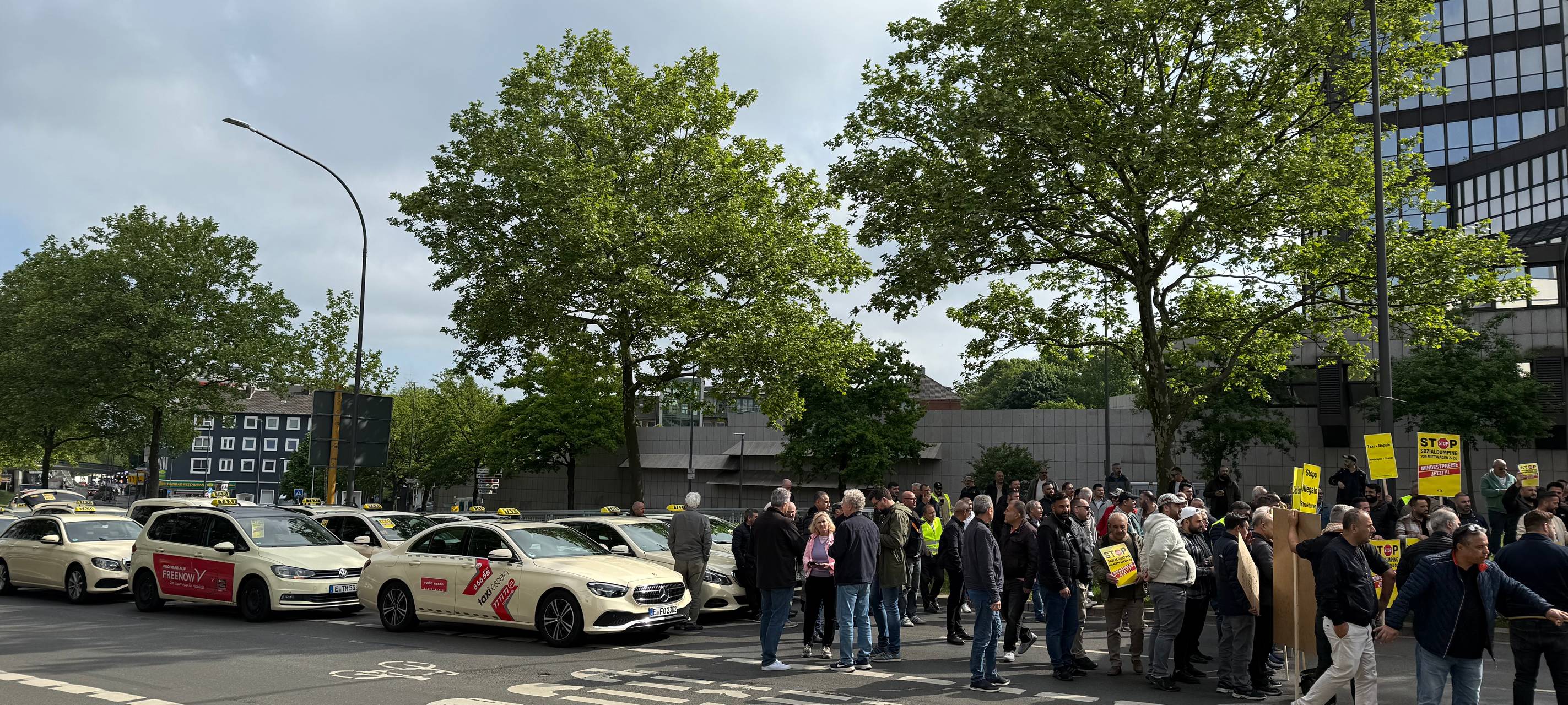 Taxi-Demo in Essen: "Wir kämpfen um unsere Existenz"