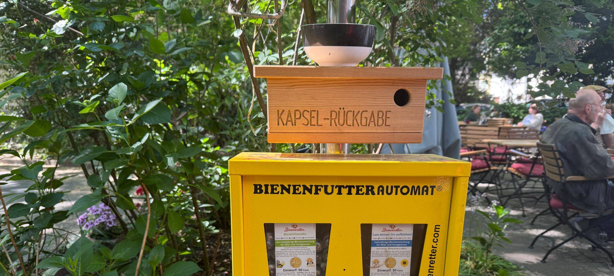 Neuer Bienenfutterautomat in Essen