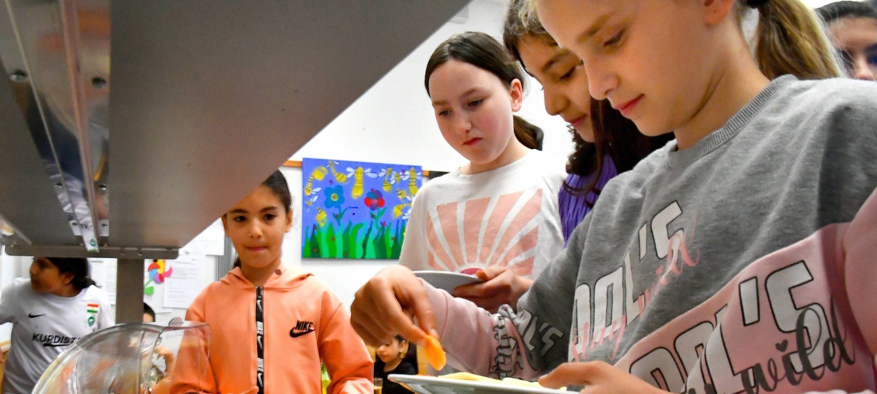 Schüler in Essen bekommen kostenloses Frühstück