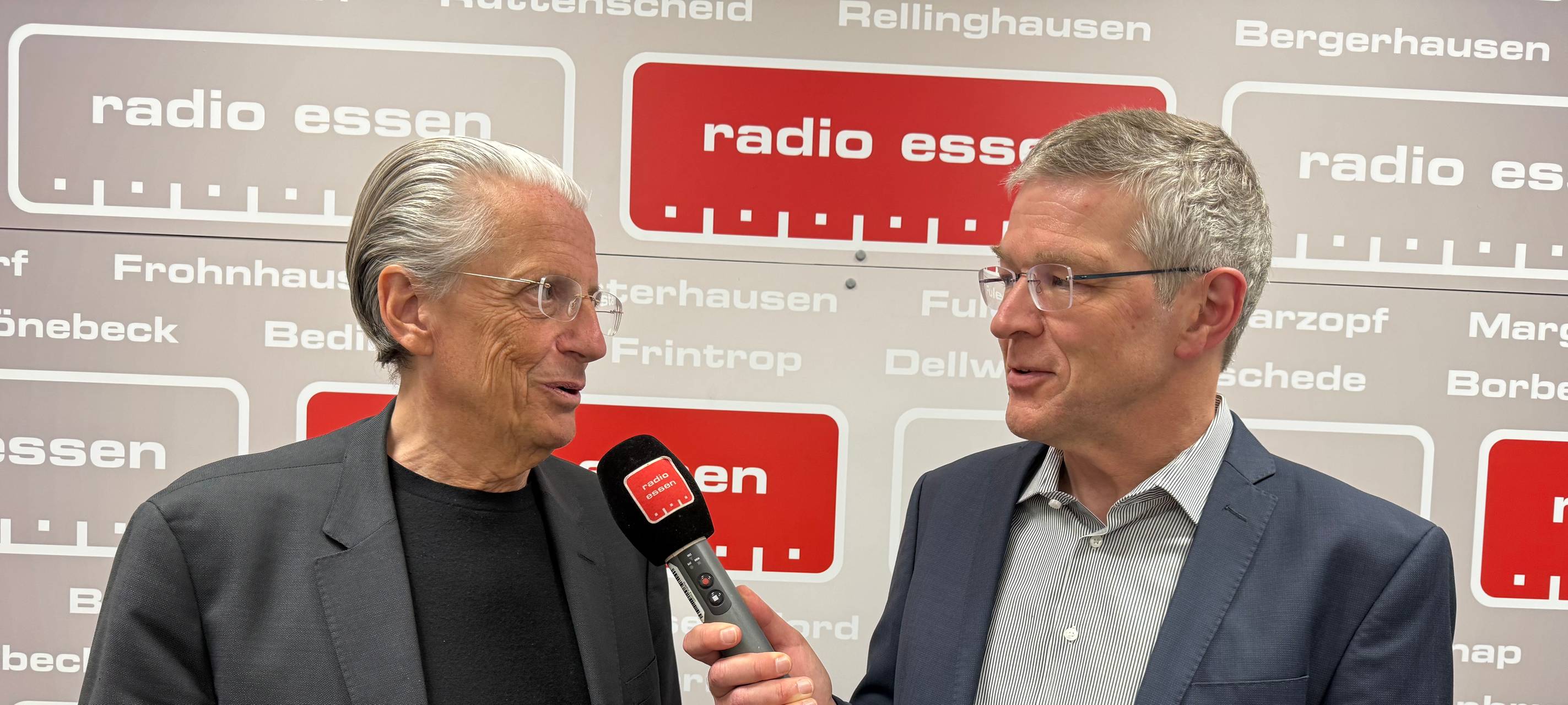 Dr. Jochen A. Werner mit Radio Essen-Chefredakteur Christian Pflug.