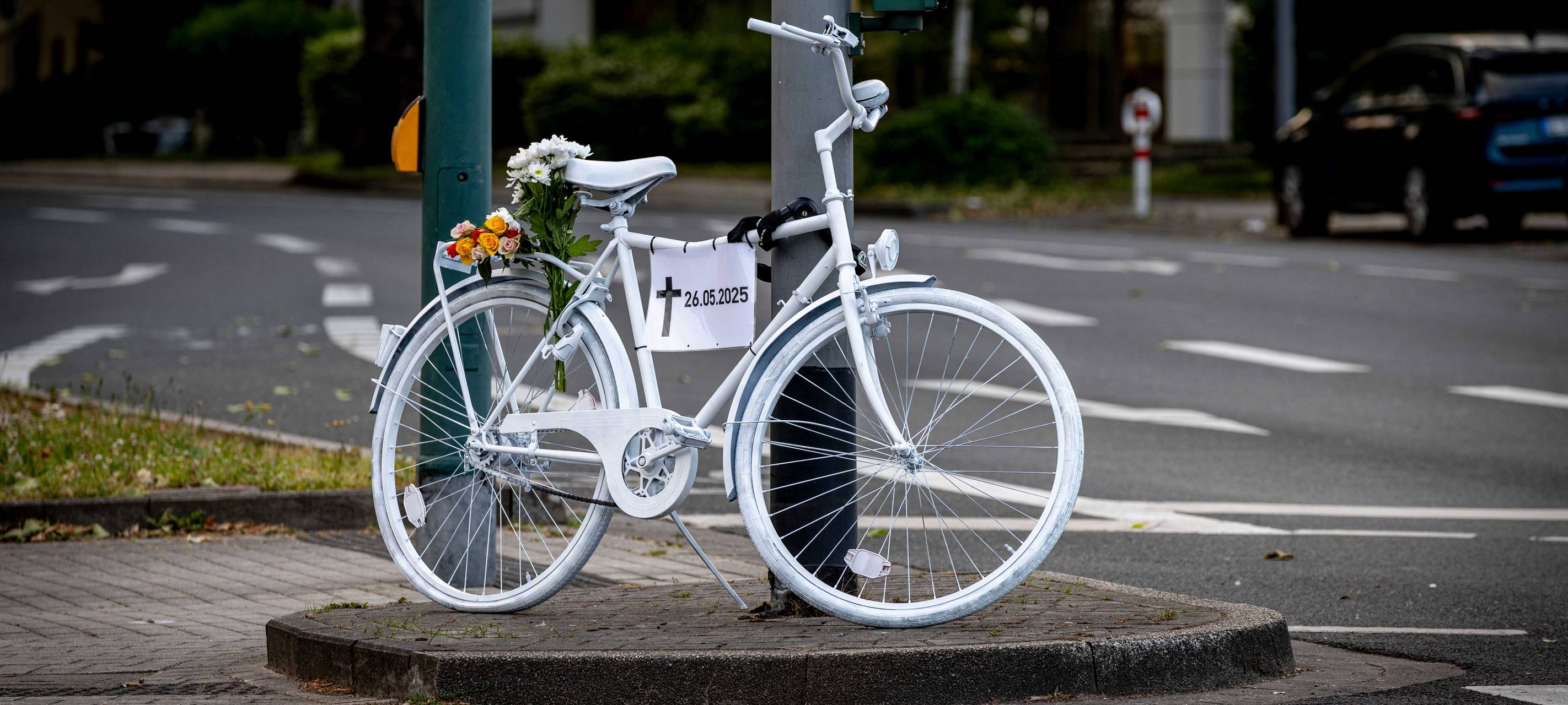 Schwerer Unfall in Essen - Kreuzung komplett gesperrt