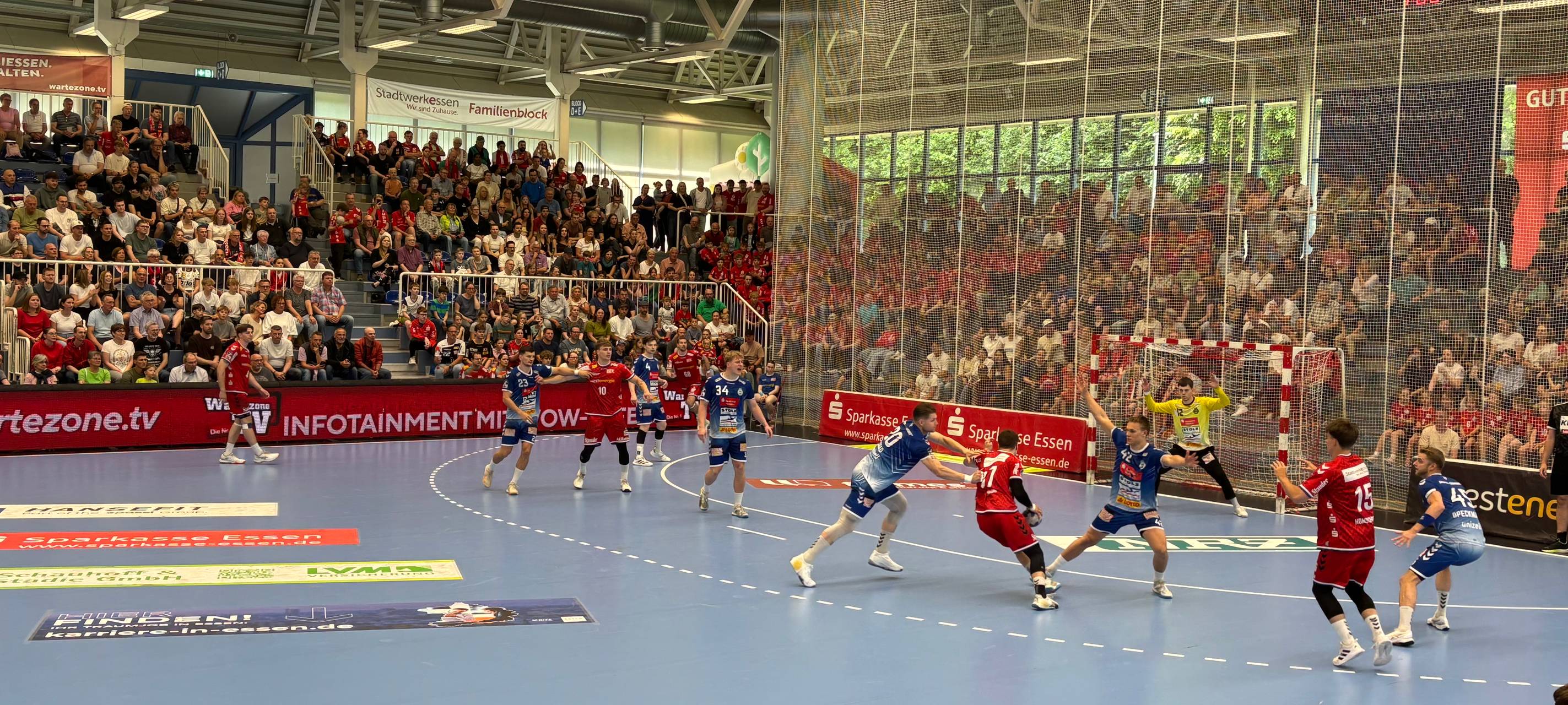 Intensive Zweikämpfe und viel Tempo zwischen dem TUSEM Essen und dem VfL Lübeck-Schwartau.