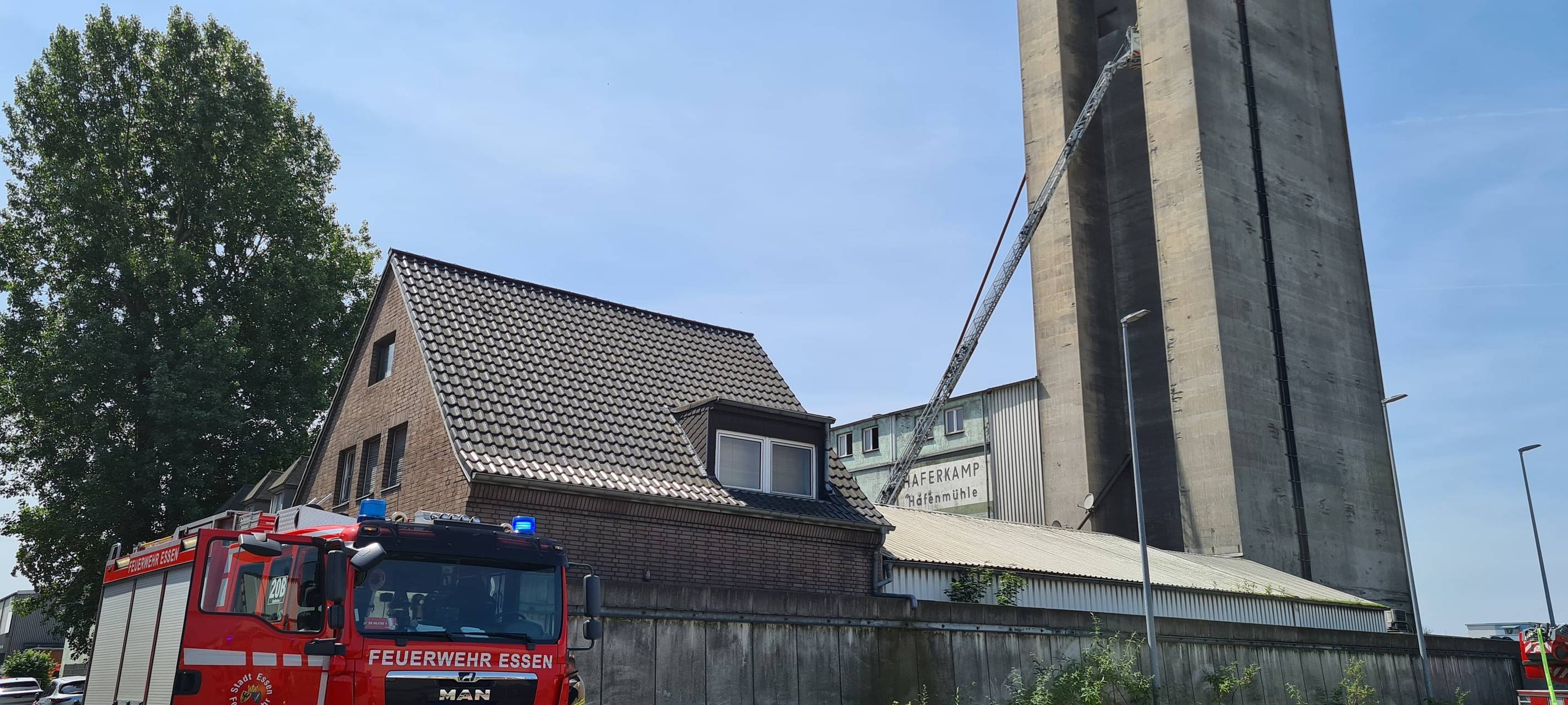 Feuerwehr Essen löscht brennendes Silo