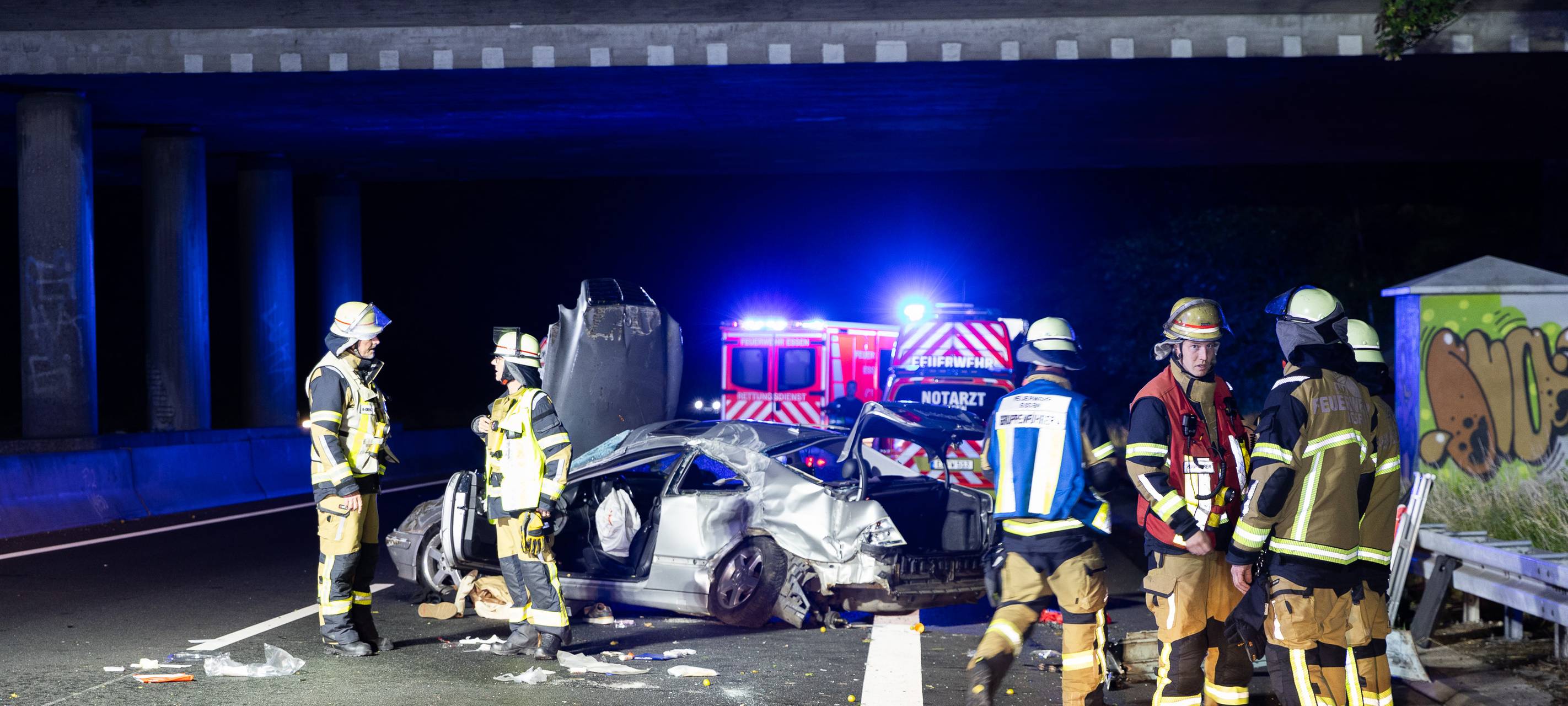 Schwerer Unfall auf der A52 bei Essen: Raser in Lebensgefahr