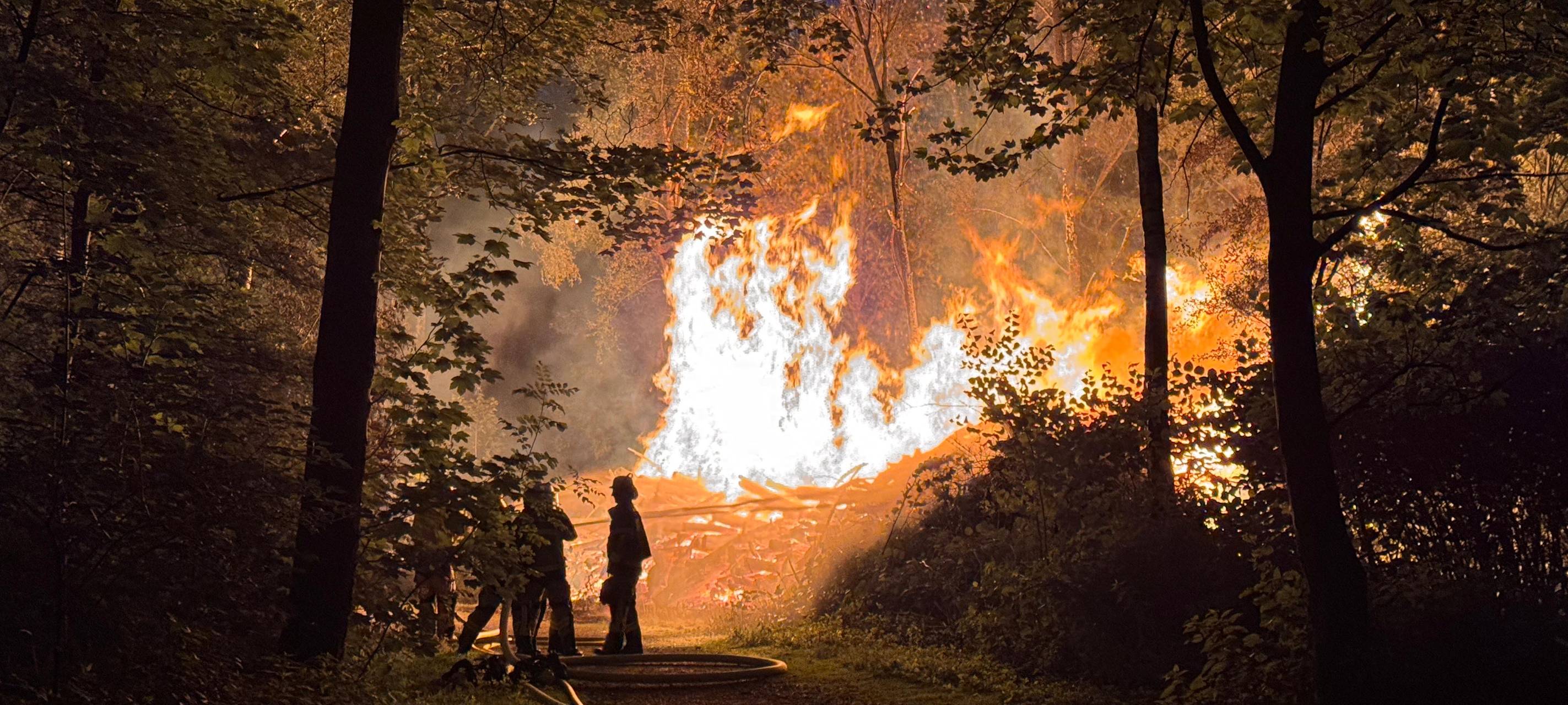 Feuerwehr Essen verhindert Waldbrand - Polizei ermittelt