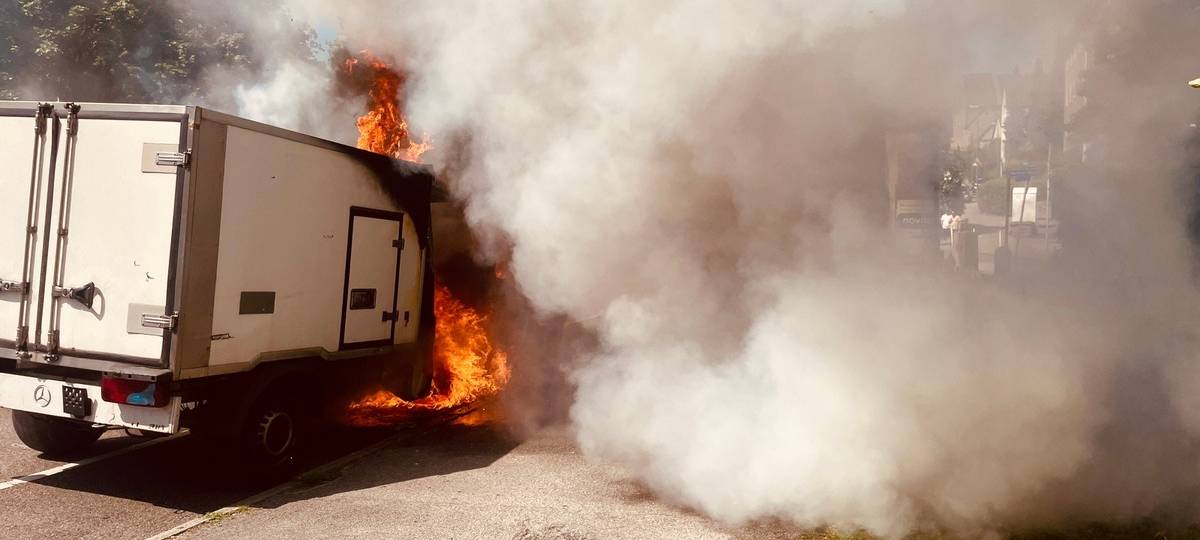 Kleintransporter in Essen ausgebrannt