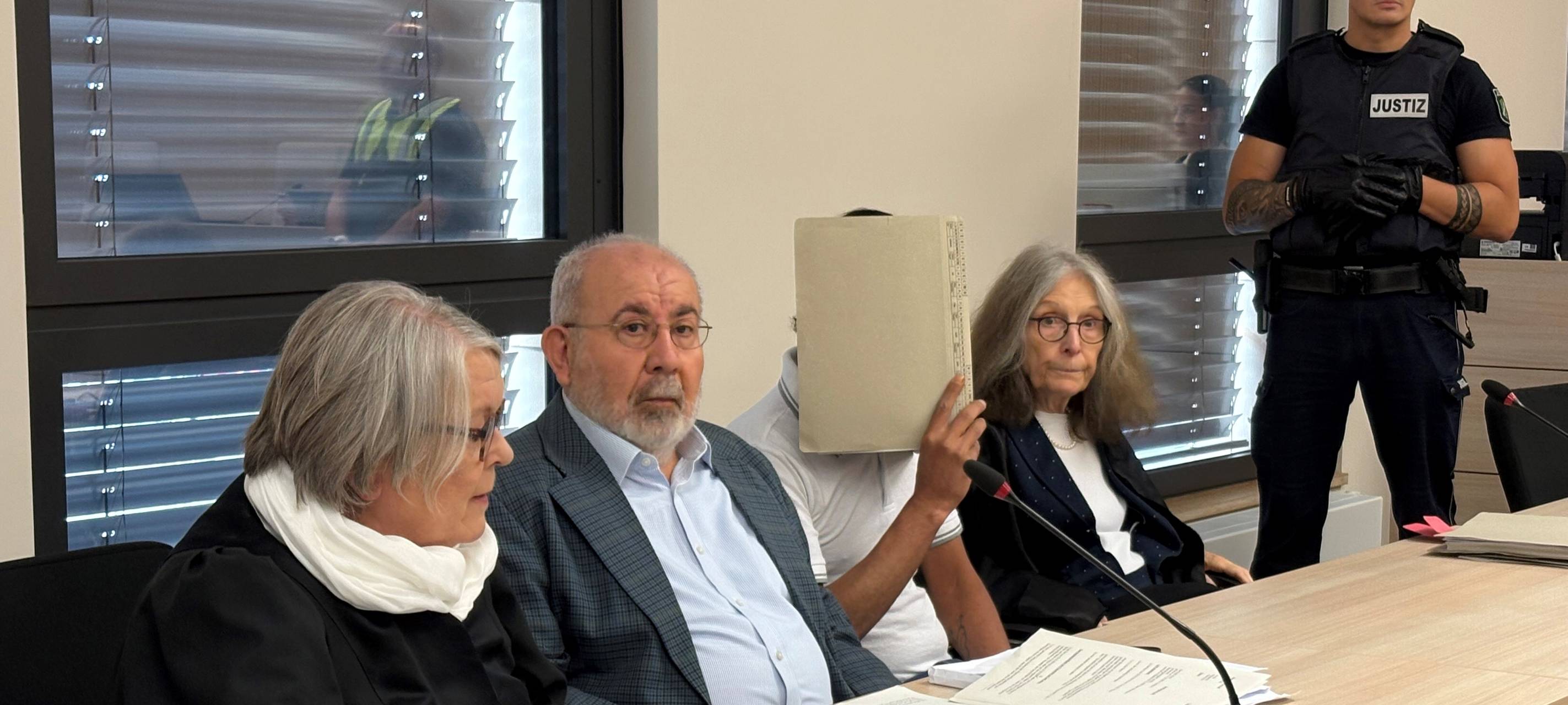 Brandstiftung, Ladenfahrt, Machete - Prozess in Essen beginnt mit Entschuldigung