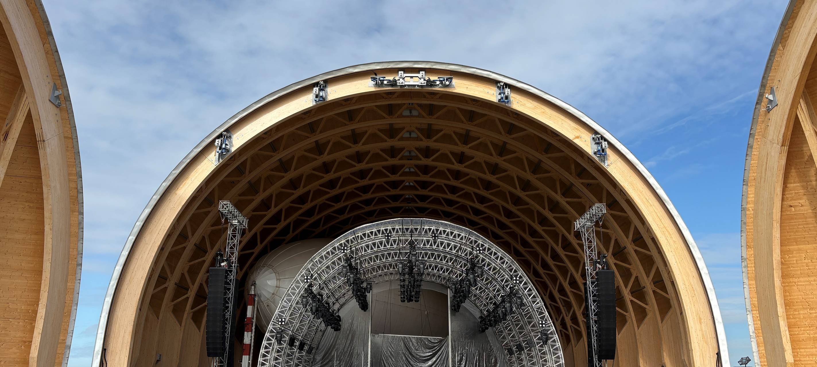 Konzert am Flughafen in Essen mit Picknickdecke und Klassik