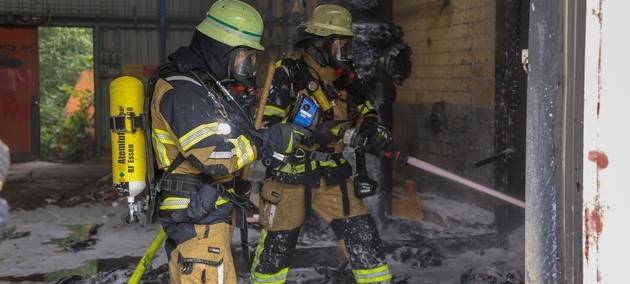 Brand in leerstehender Lagerhalle in Essen