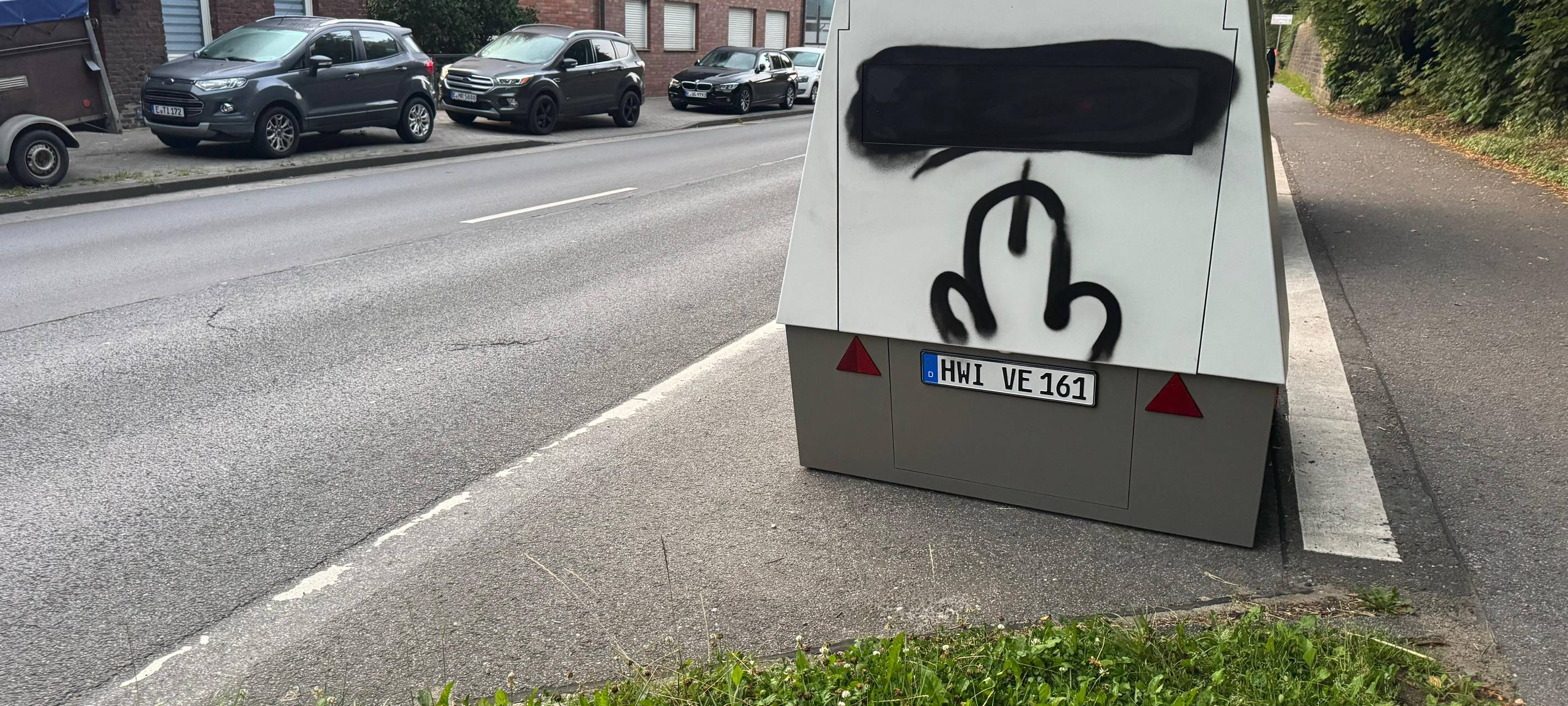 Blitzeranhänger in Essen wird beschmiert