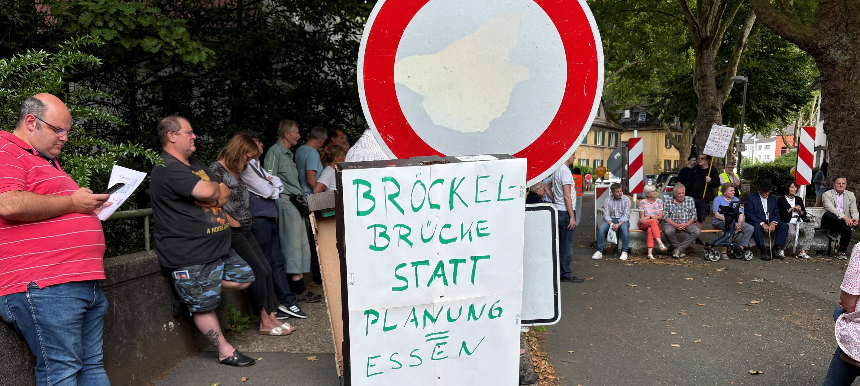 Demo für Brückenneubau in Essen - Anwohner wollen endlich einen Fortschritt sehen