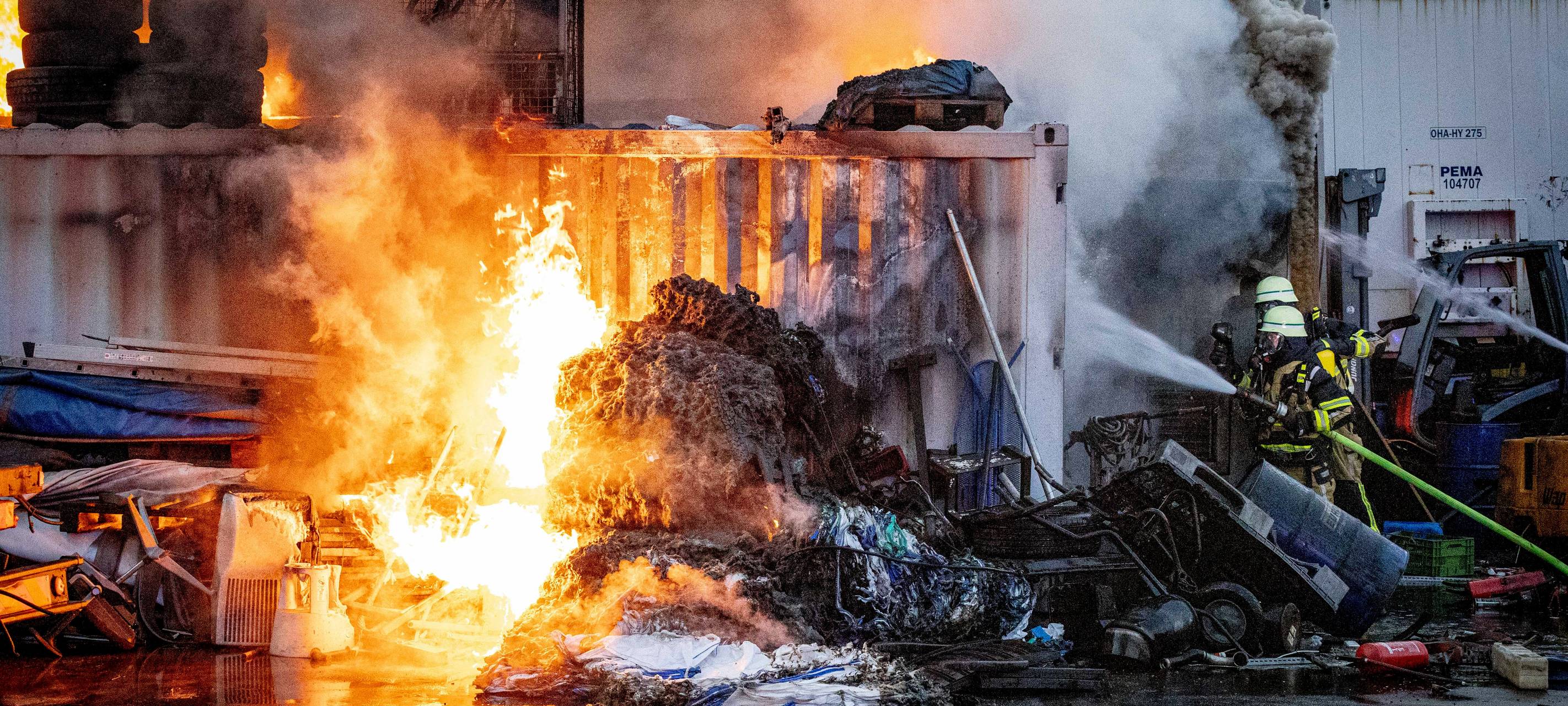 Starker Rauch über Essen: Brand im Stadthafen